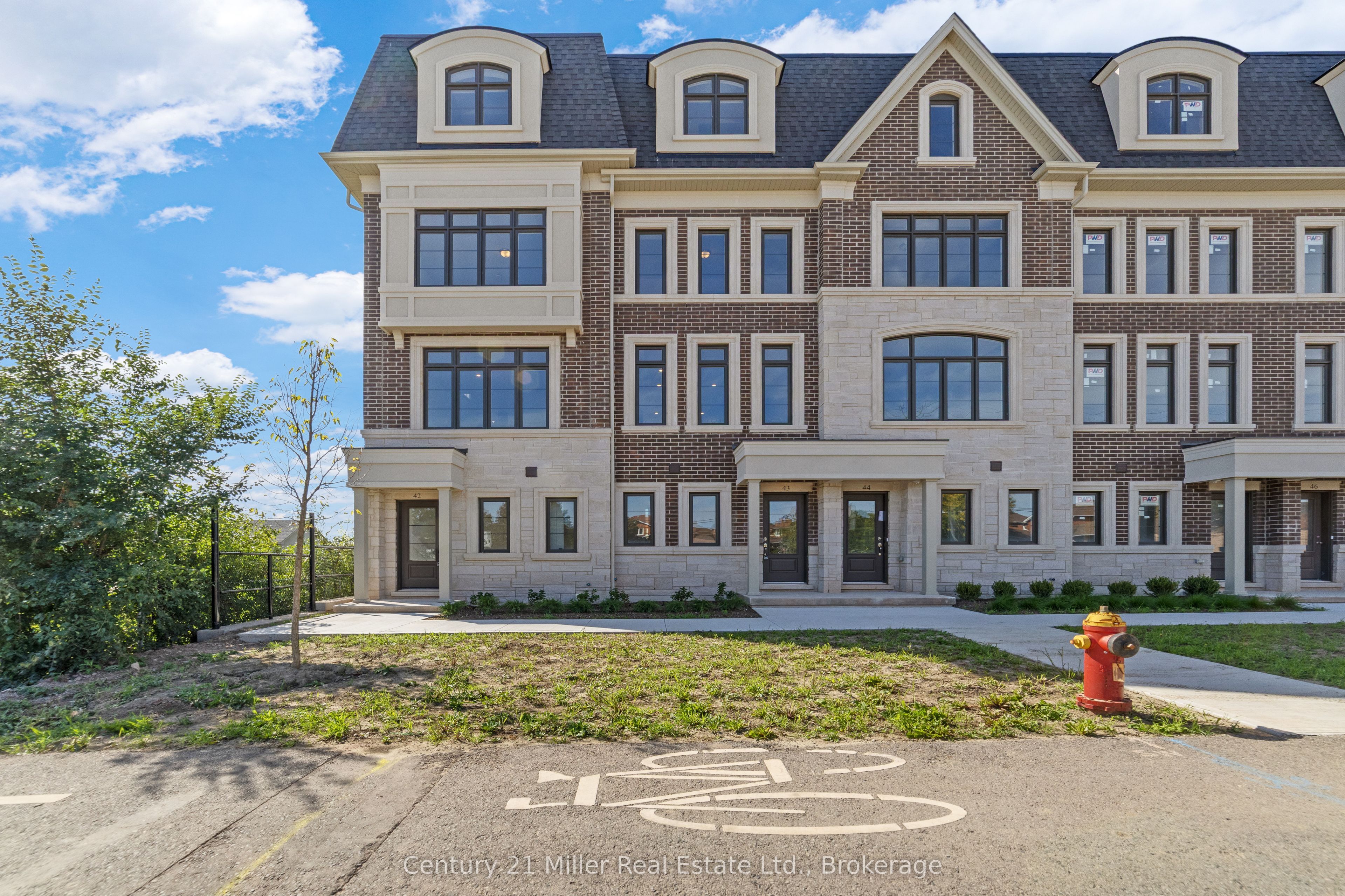 2140 Trafalgar Road 48, Oakville, On L6h 8a5
