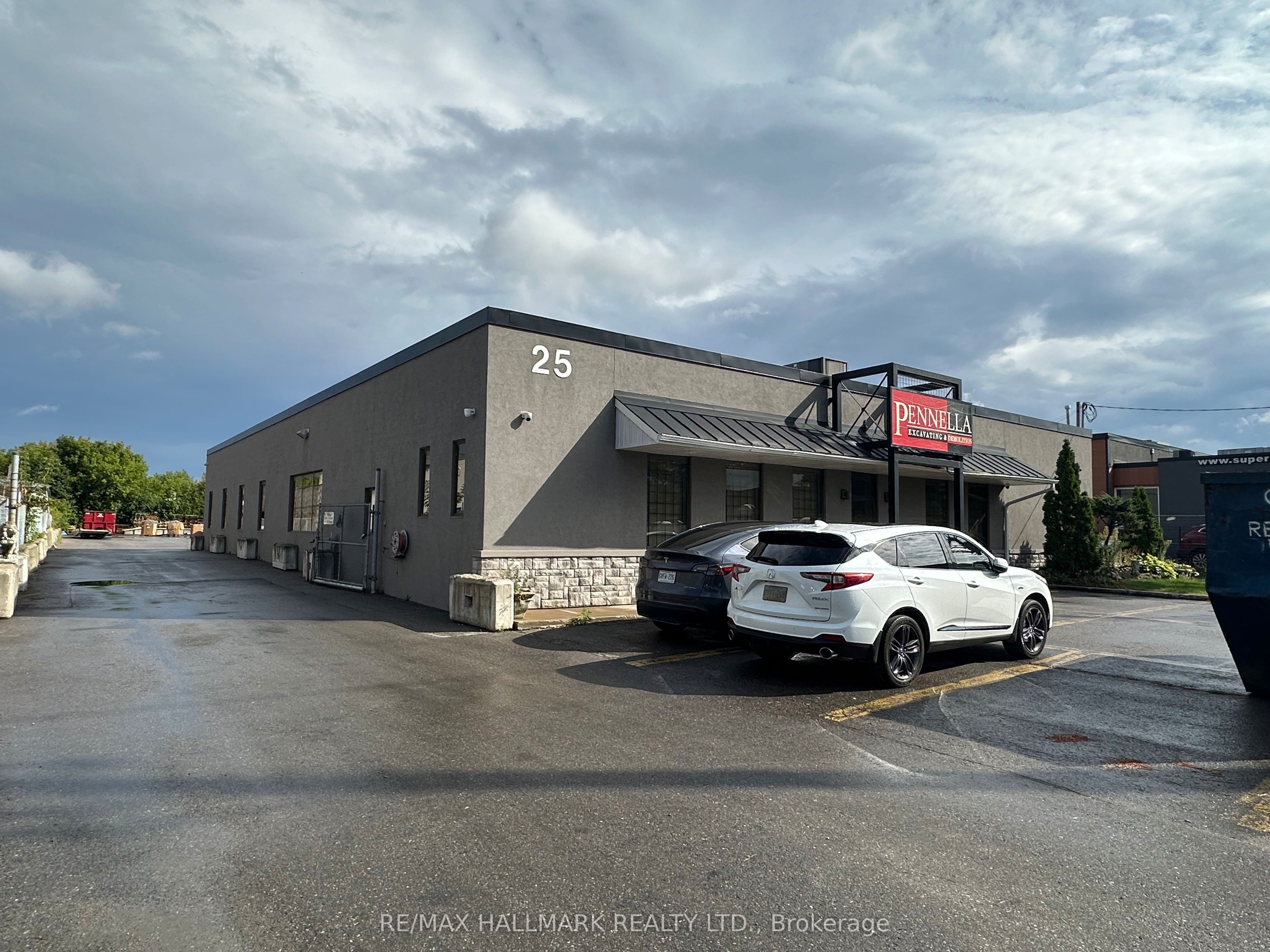 25 Vanley Crescent 2a, Toronto, On M3j 2b7