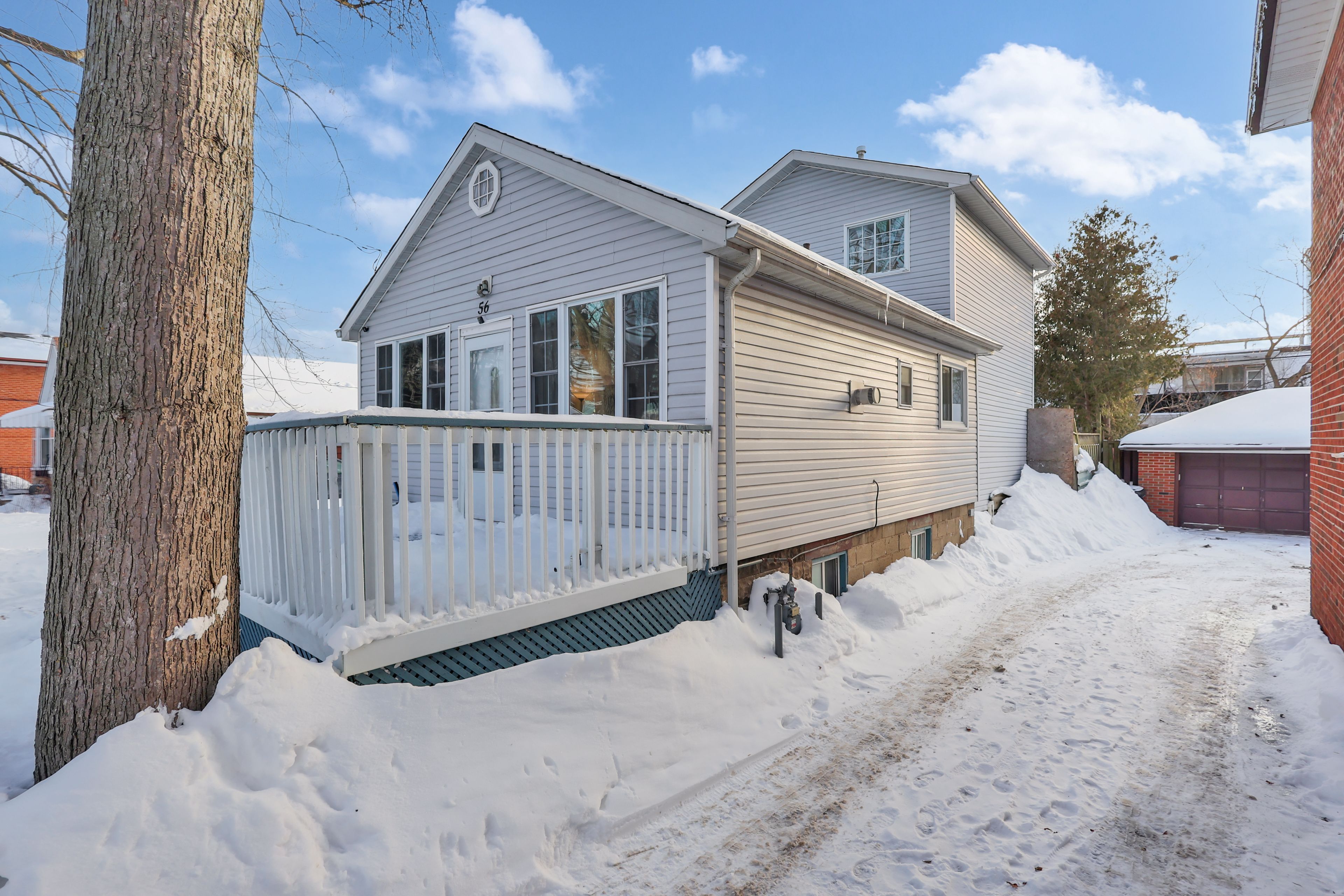 56 41st Street W, Toronto, On M8w 3n6