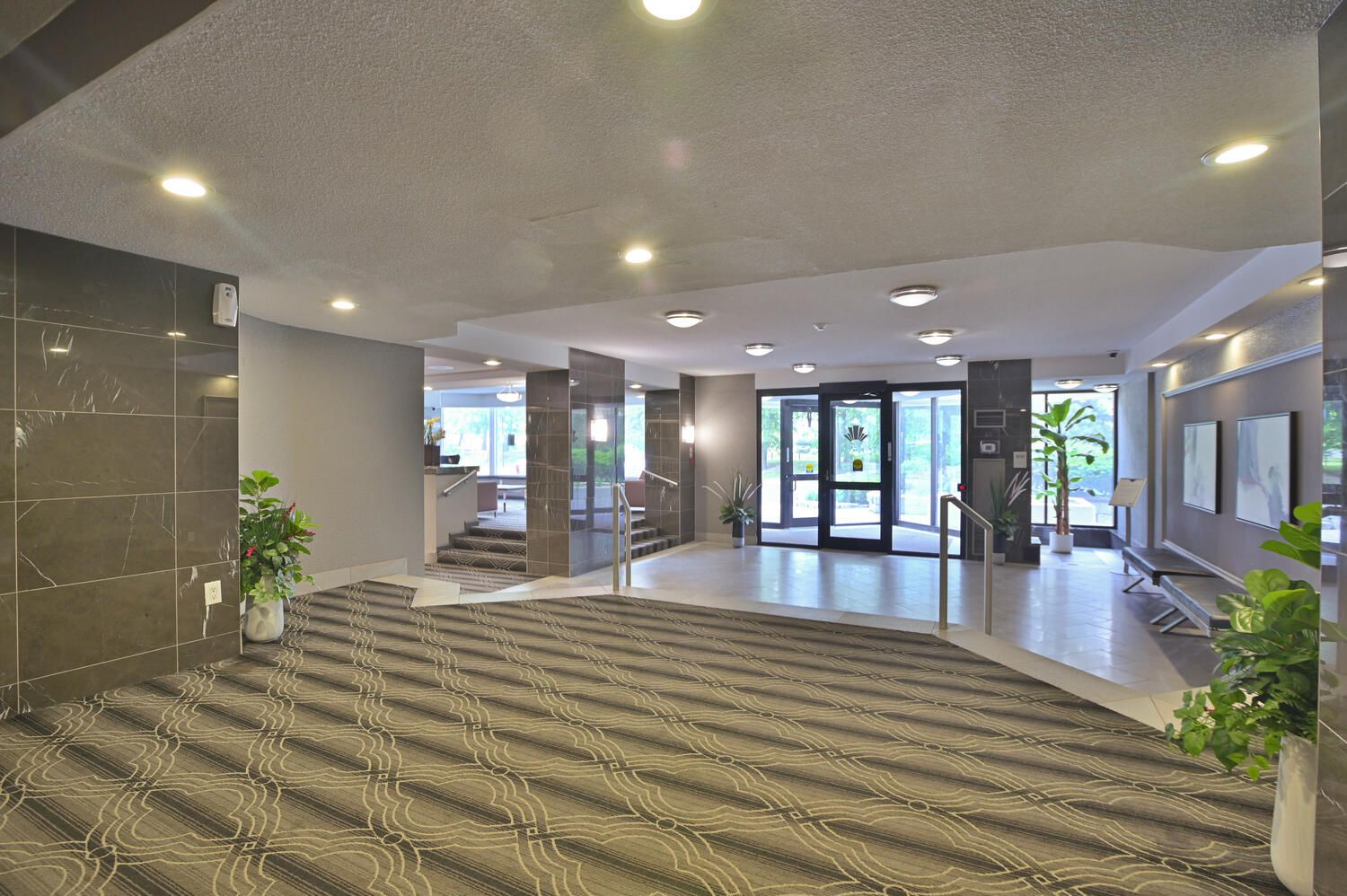 8 Lisa Street 1901, Brampton, On L6t 4s6