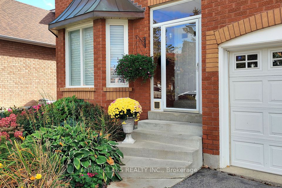 7 Kenpark Avenue, Brampton, On L6z 3p4