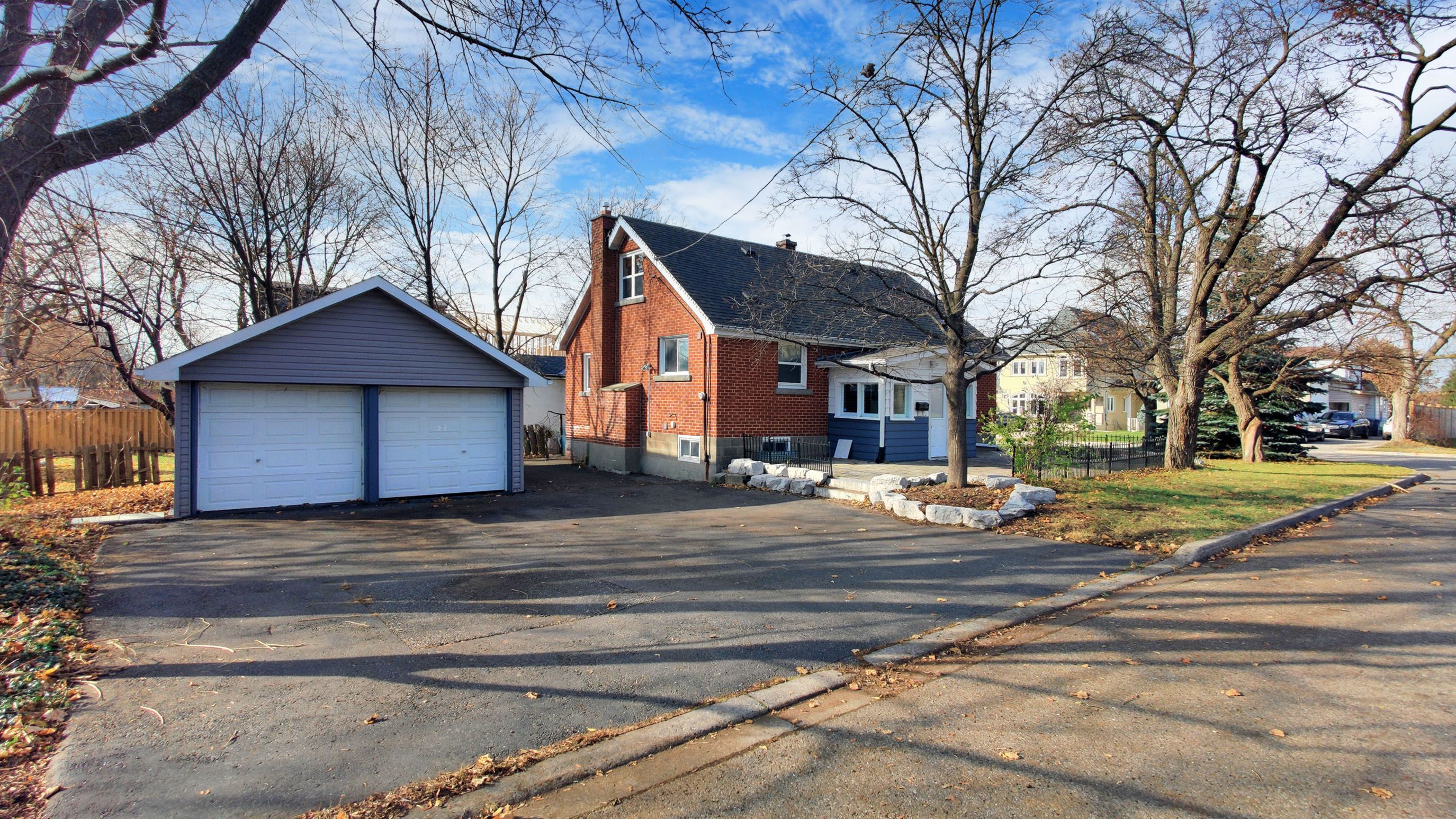 39 Woodward Avenue, Brampton, On L6v 1k2
