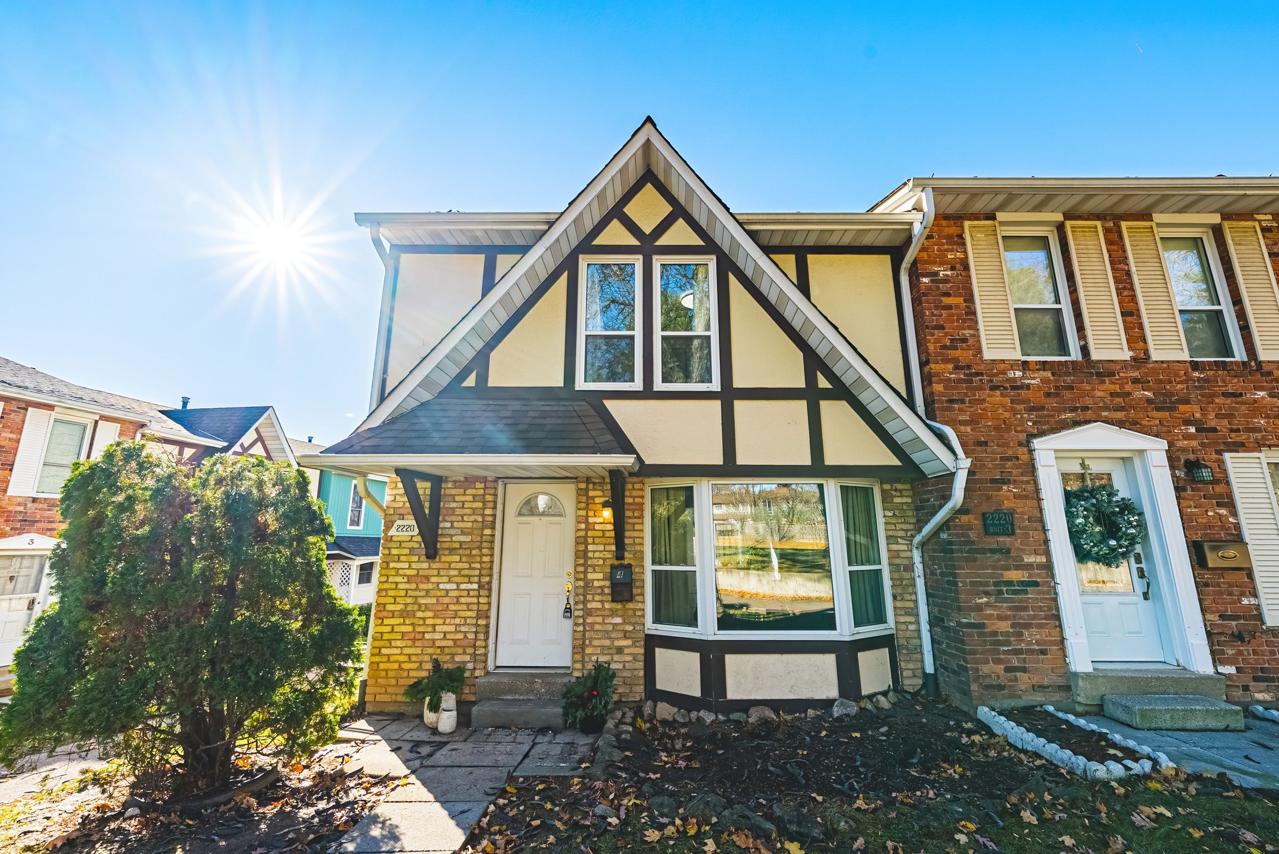 2220 Upper Middle Road 4, Burlington, On L7p 3p4