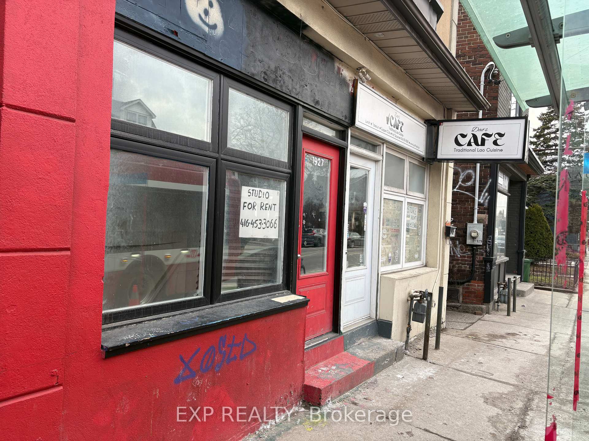 1927 Davenport Road E, Toronto, On M6n 1c3