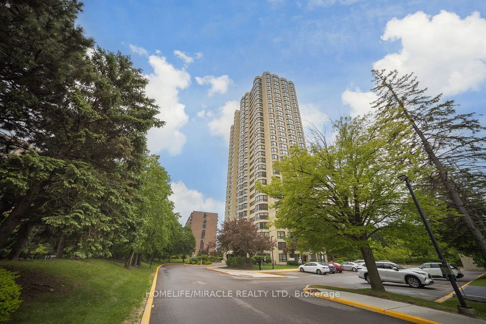 8 Lisa Street 1802, Brampton, On L6t 4s6