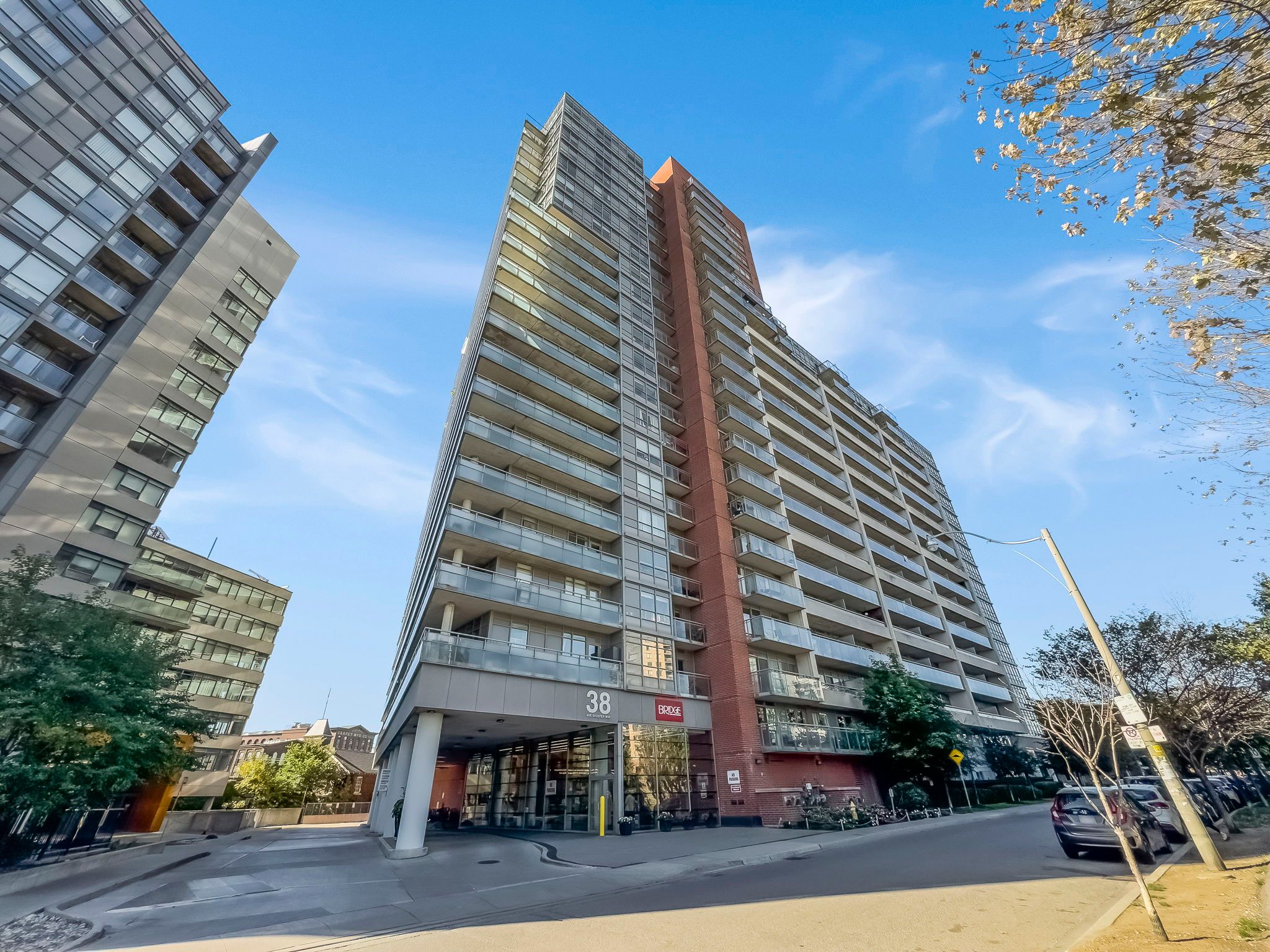 38 Joe Shuster Way 725, Toronto, On M6k 0a5