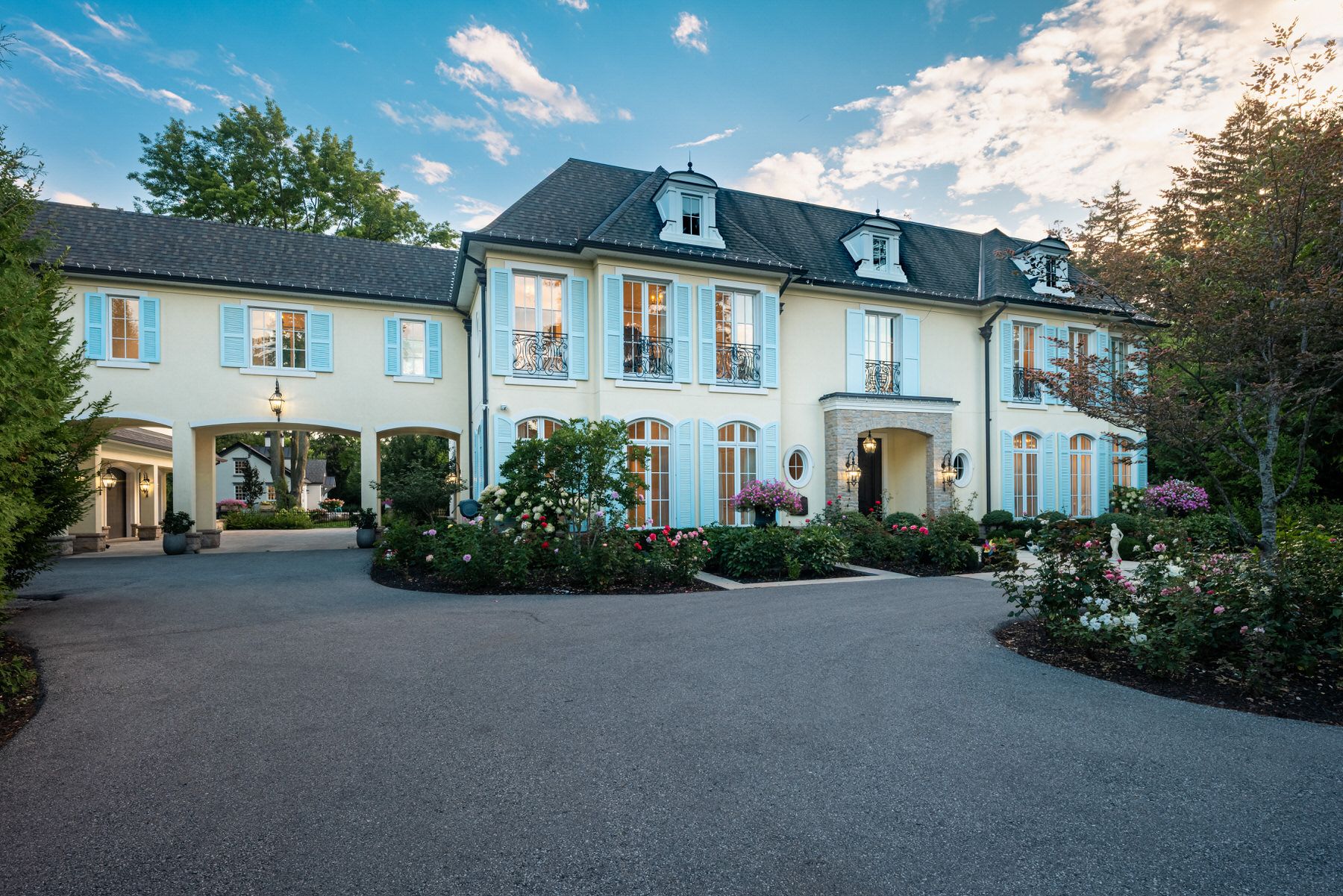 1470 Mississauga Road, Mississauga, On L5h 2j8