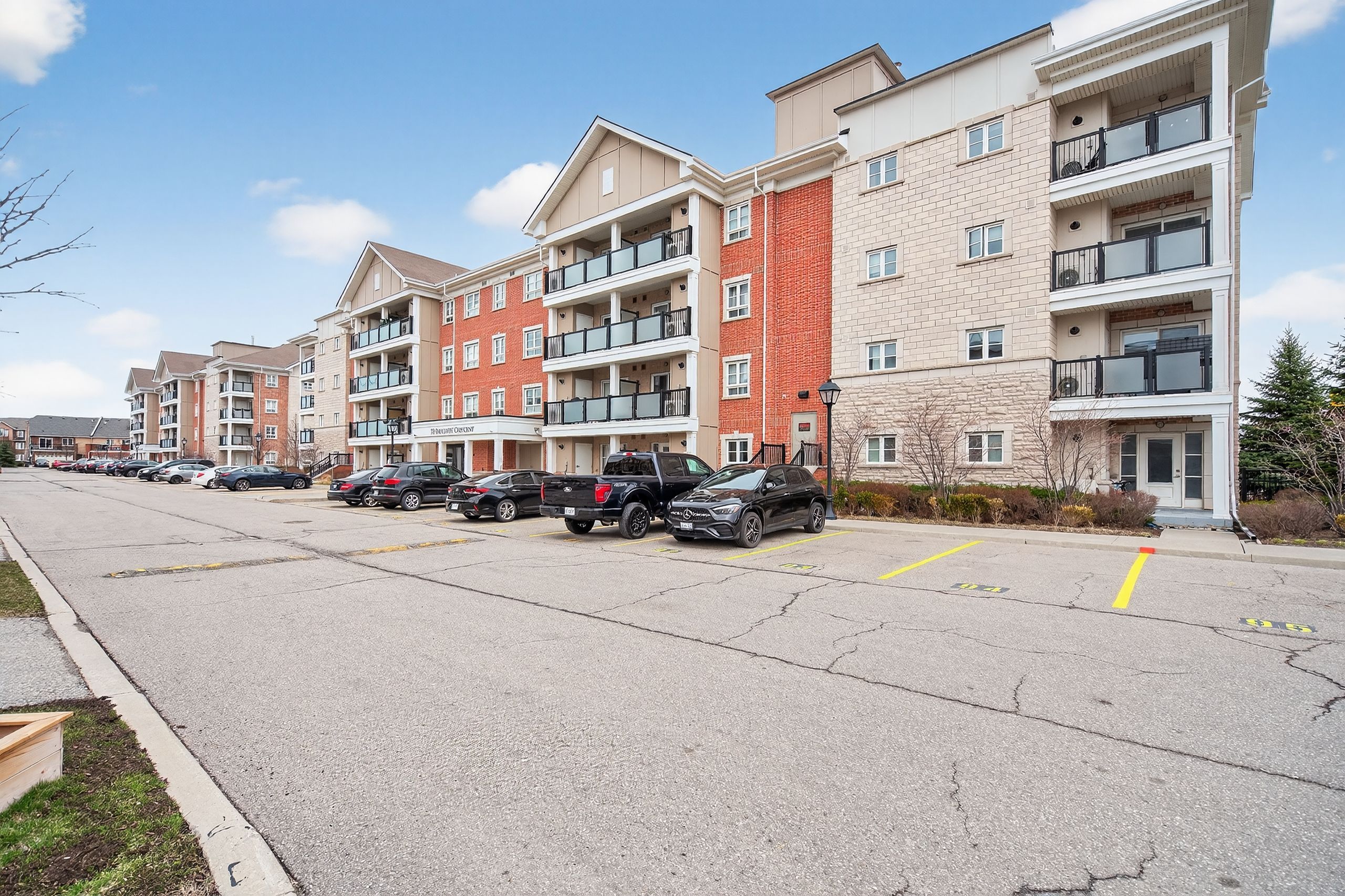 70 Baycliffe Crescent 301, Brampton, On L7a 0z5