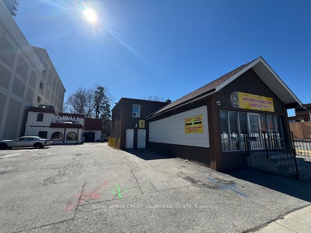 23 George Street N, Brampton, On L6x 1r3