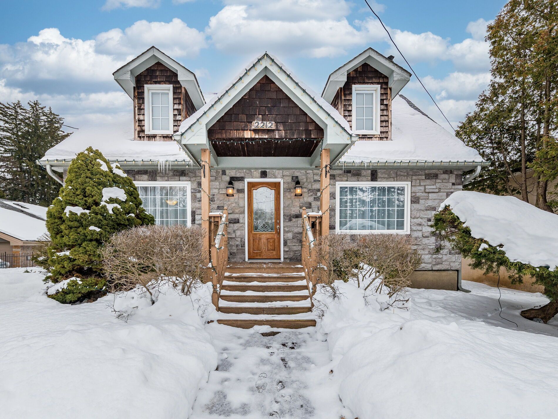 2212 Mississauga Road, Mississauga, On L5h 2k9