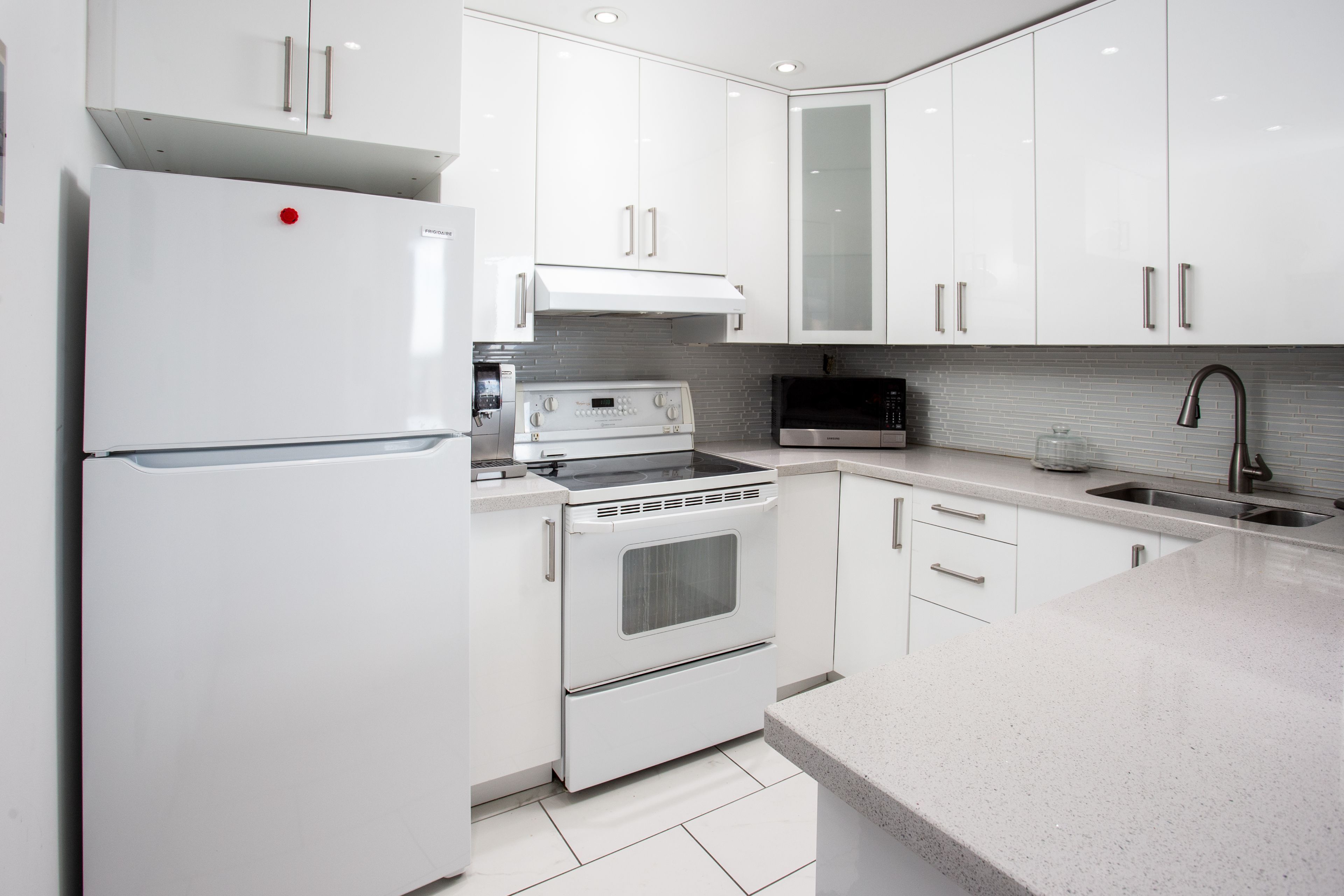 25 Agnes Street Ph06(1206), Mississauga, On L5b 3x7