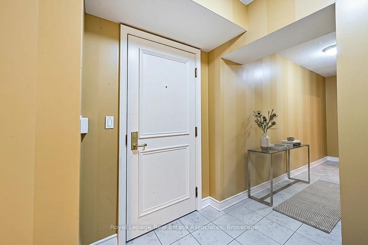 1 Palace Pier Court 2407, Toronto, On M8v 3w9