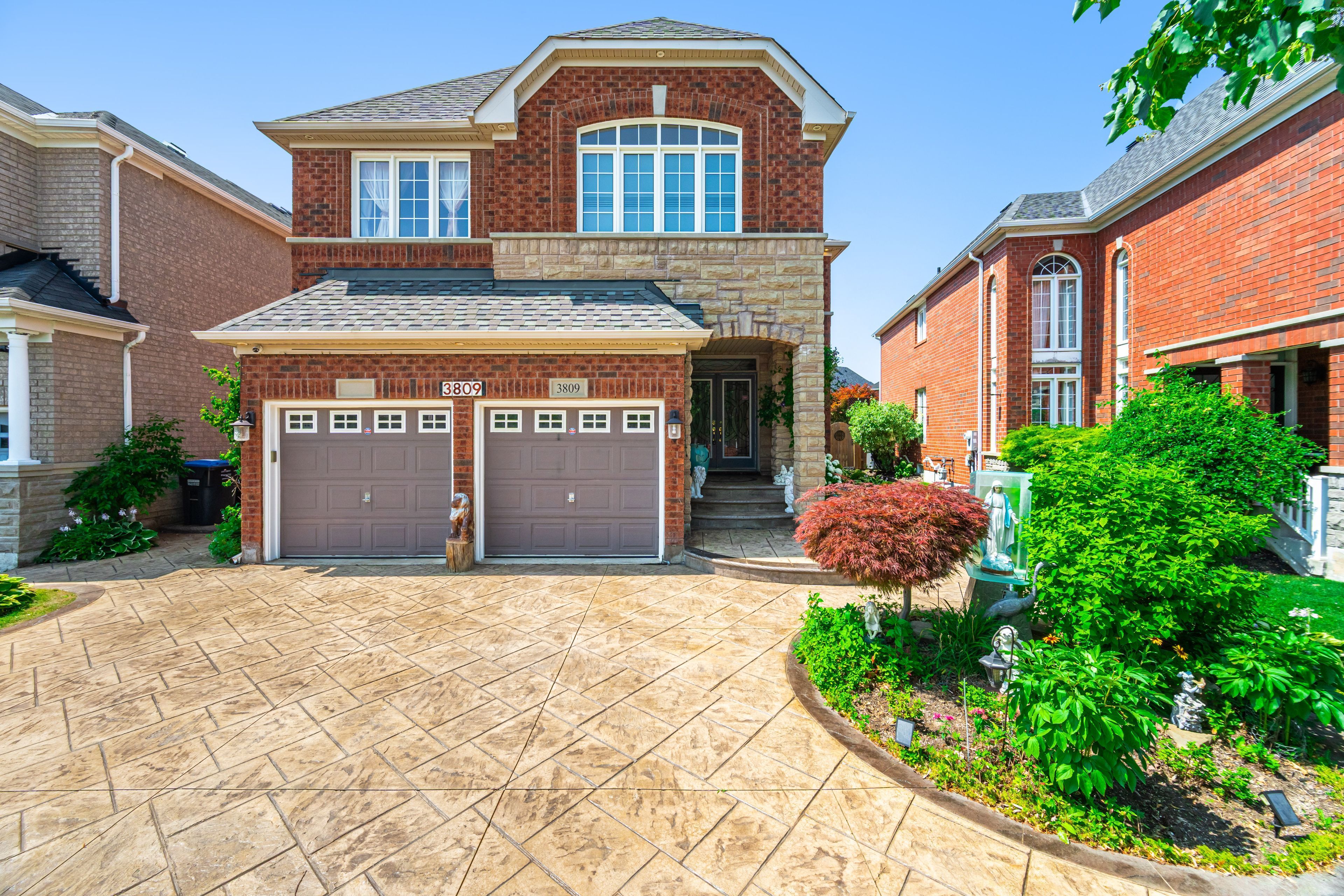 3809 Candlelight Drive, Mississauga, On L5m 8a8