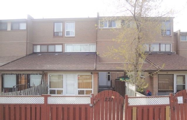 260 John Garland Boulevard 231, Toronto, On M9v 1n8