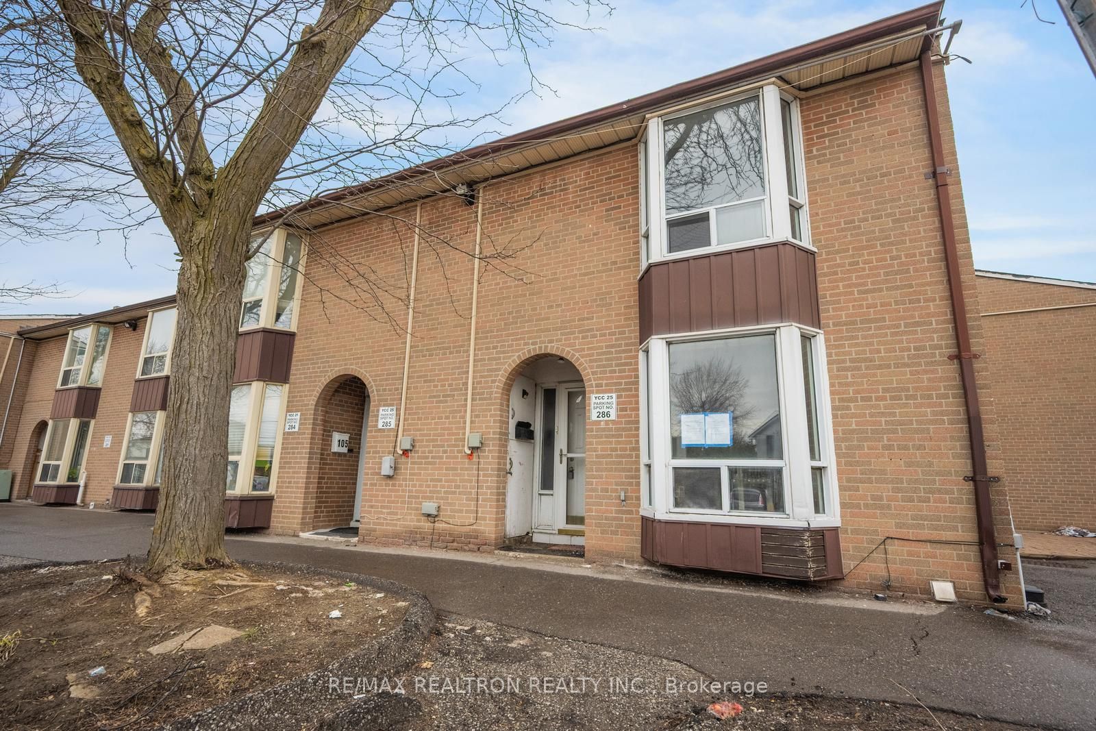 250 John Garland Boulevard 106, Toronto, On M9v 1n8