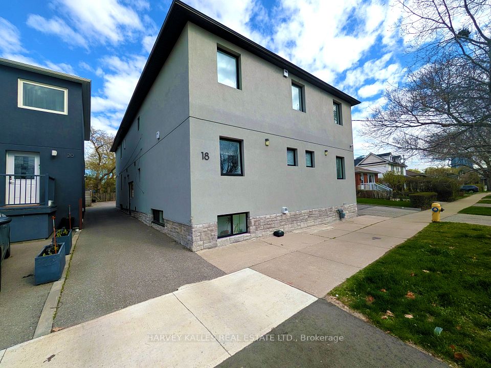 18 Cavell Avenue, Toronto, On M8v 1p2