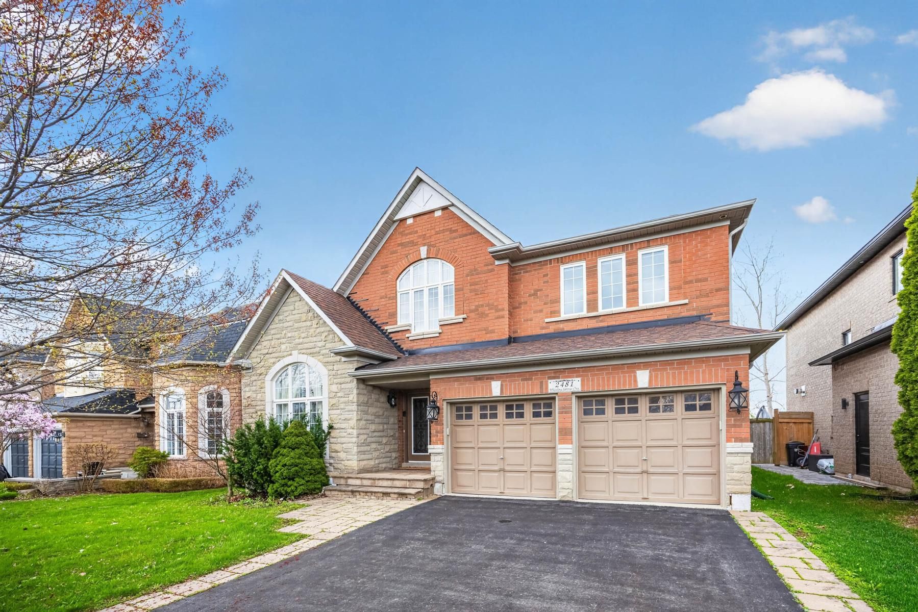 2481 Whistling Springs Crescent, Oakville, On L6m 5g3