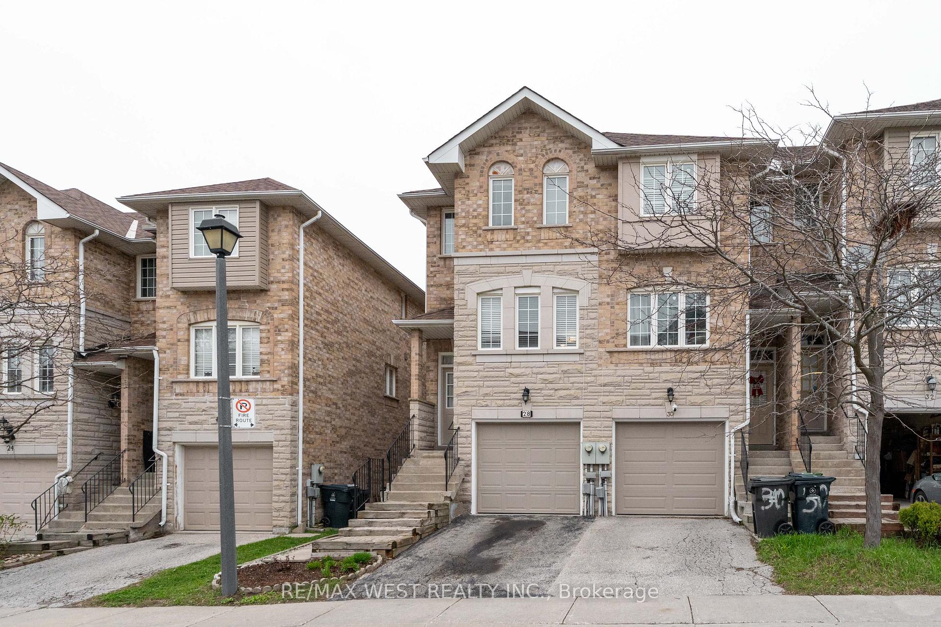 28 Shining Star Crescent, Toronto, On M6m 5l6
