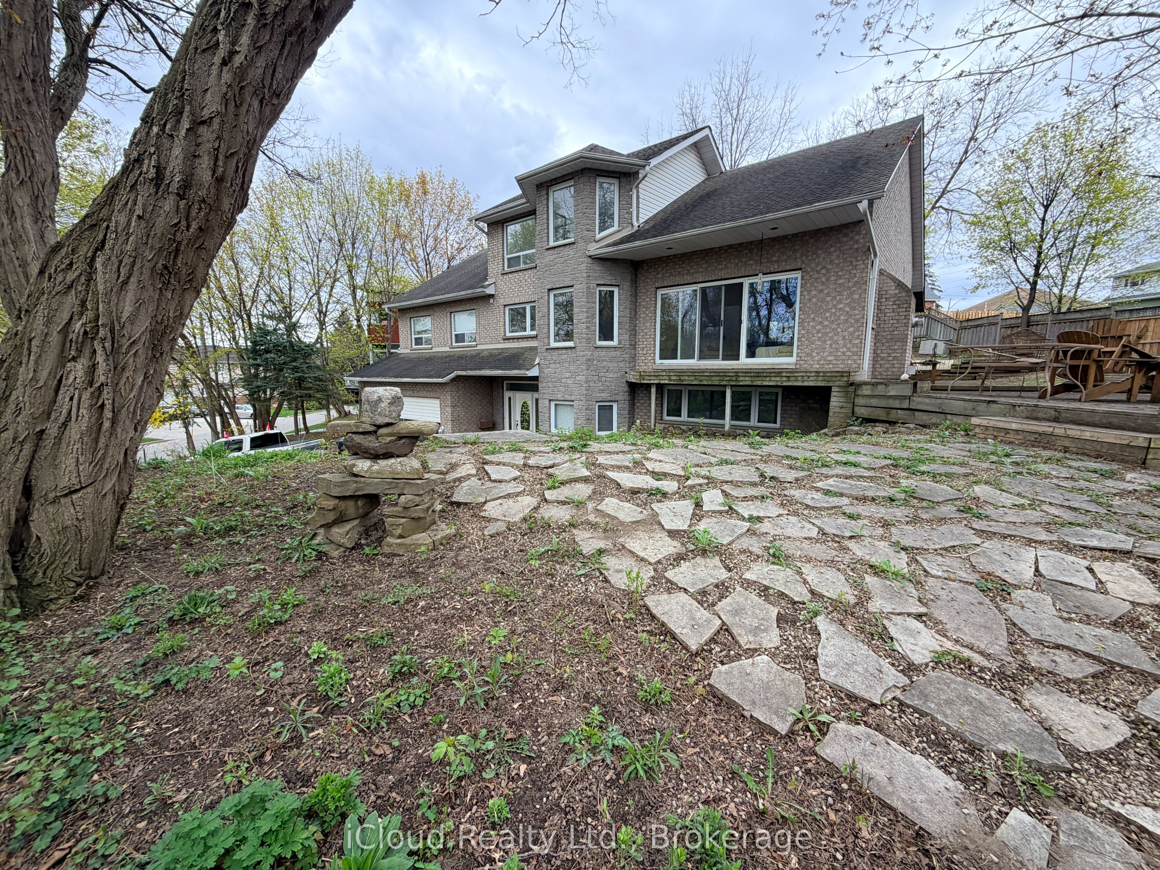 176 Wyndham Street, Mississauga, On L5m 1n5