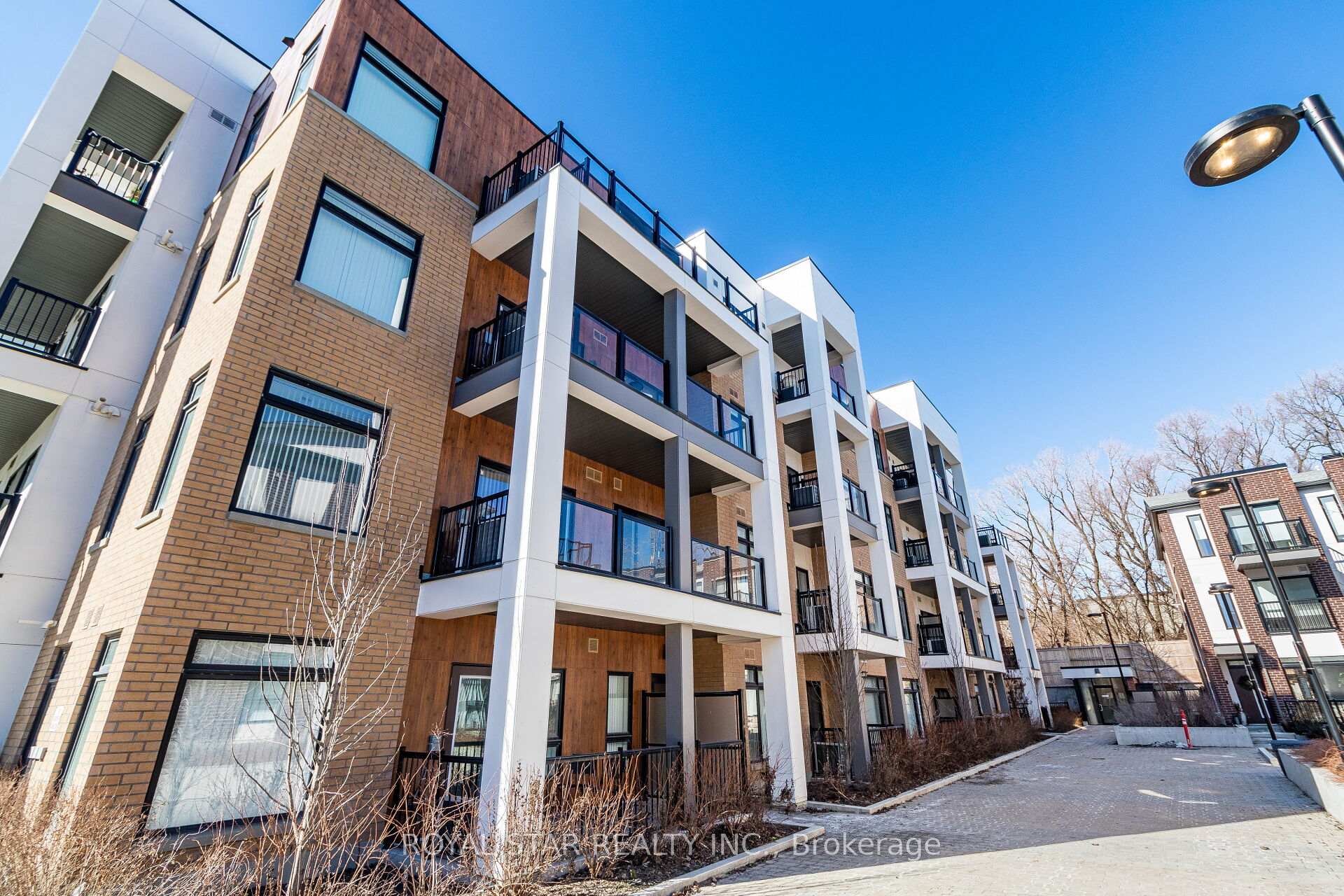 120 Canon Jackson Drive 401, Toronto, On M6m 0e1