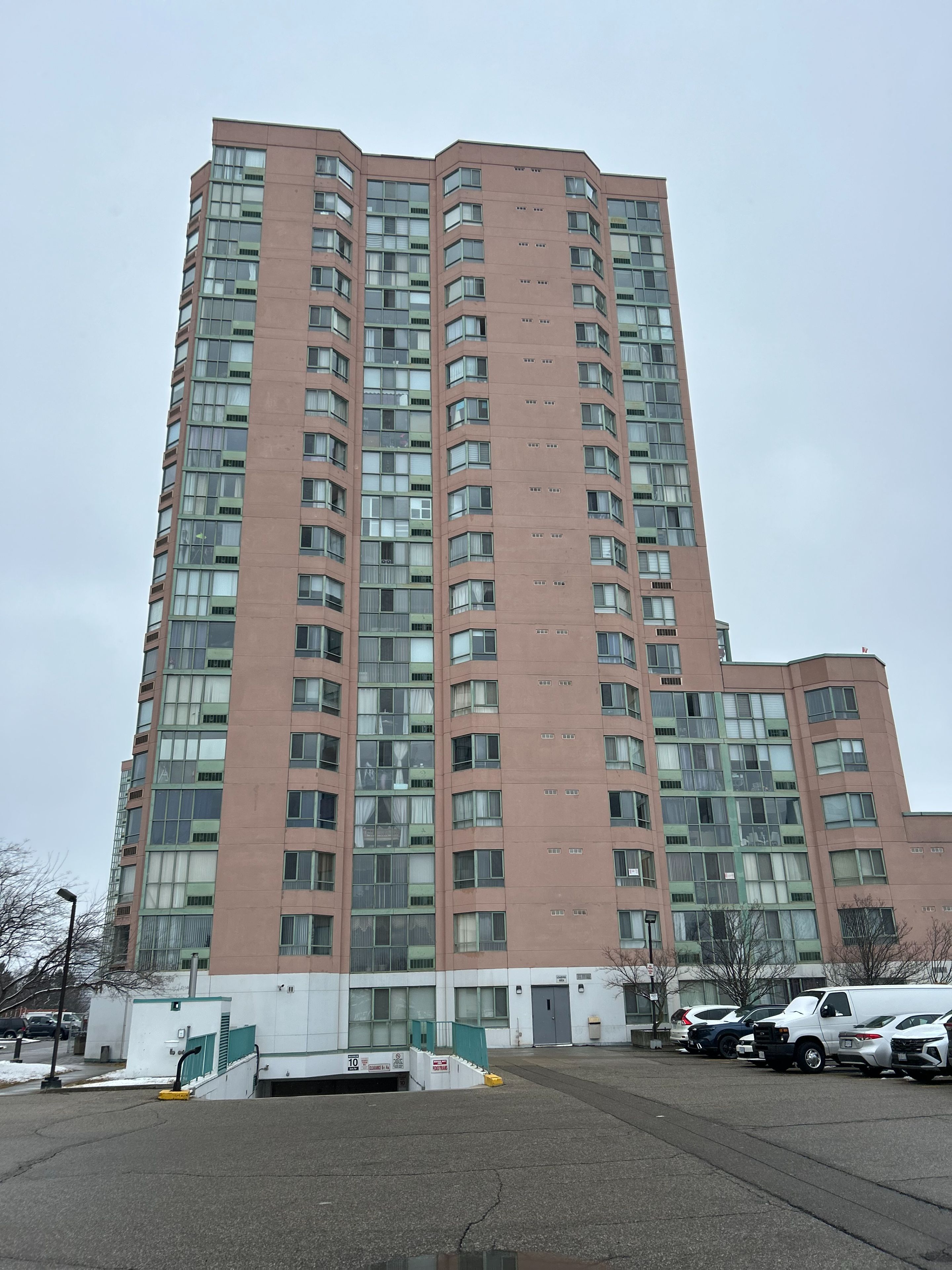 41 Markbrook Lane 610, Toronto, On M9v 5e6