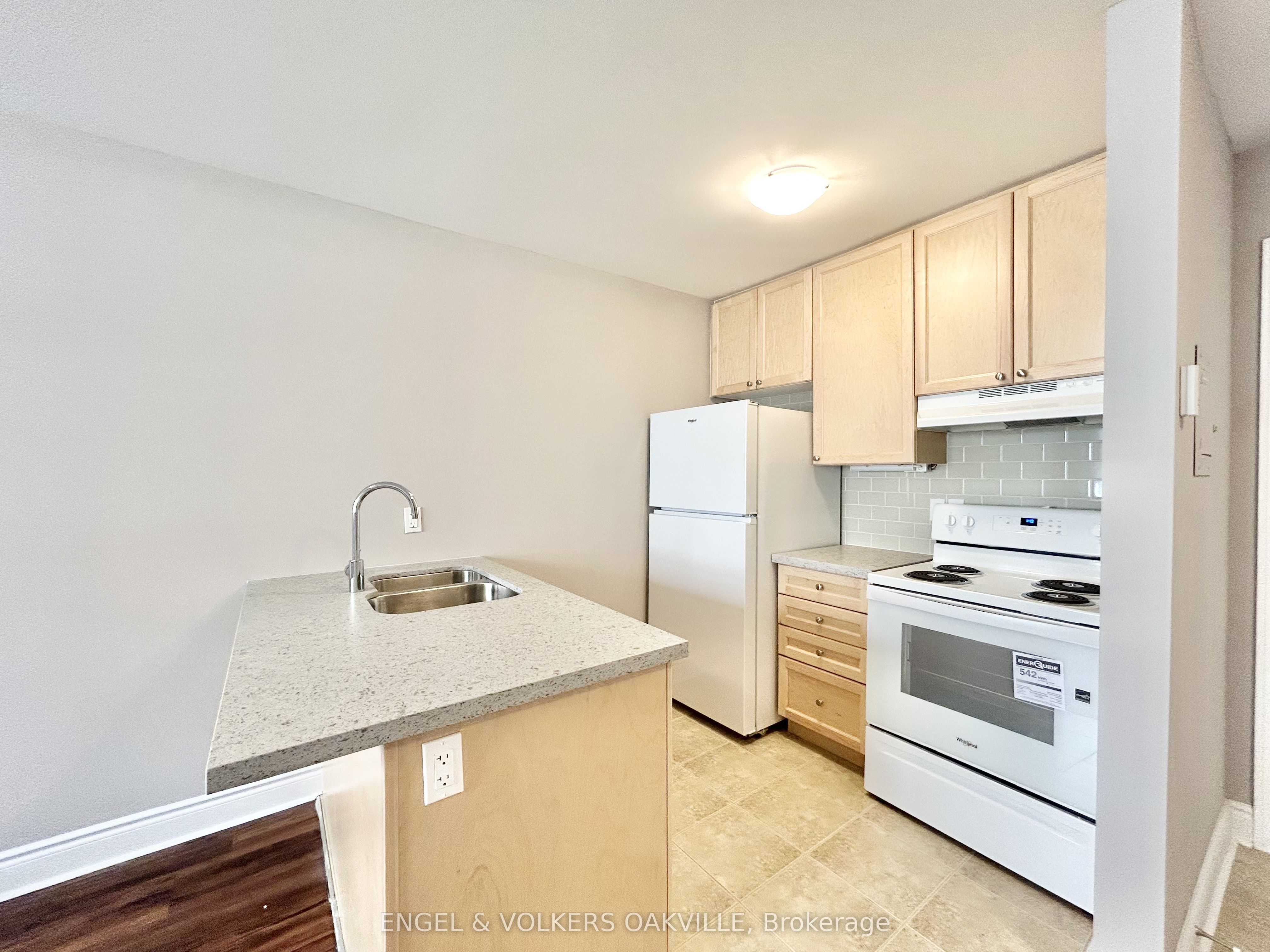 9 Thirty Third Street 106, Toronto, On M8w 3g7