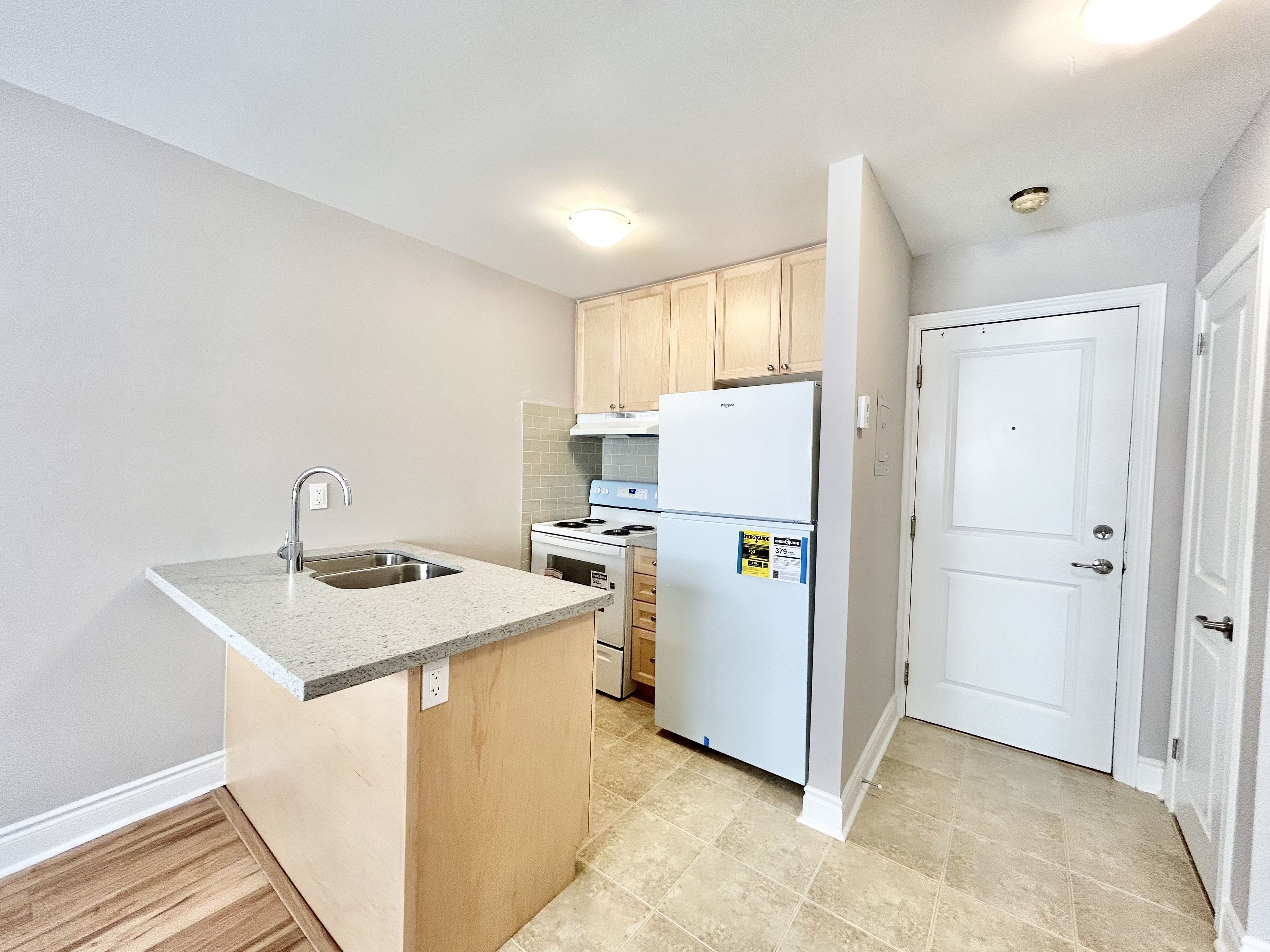 11 Thirty Third Street 204, Toronto, On M8w 3g7