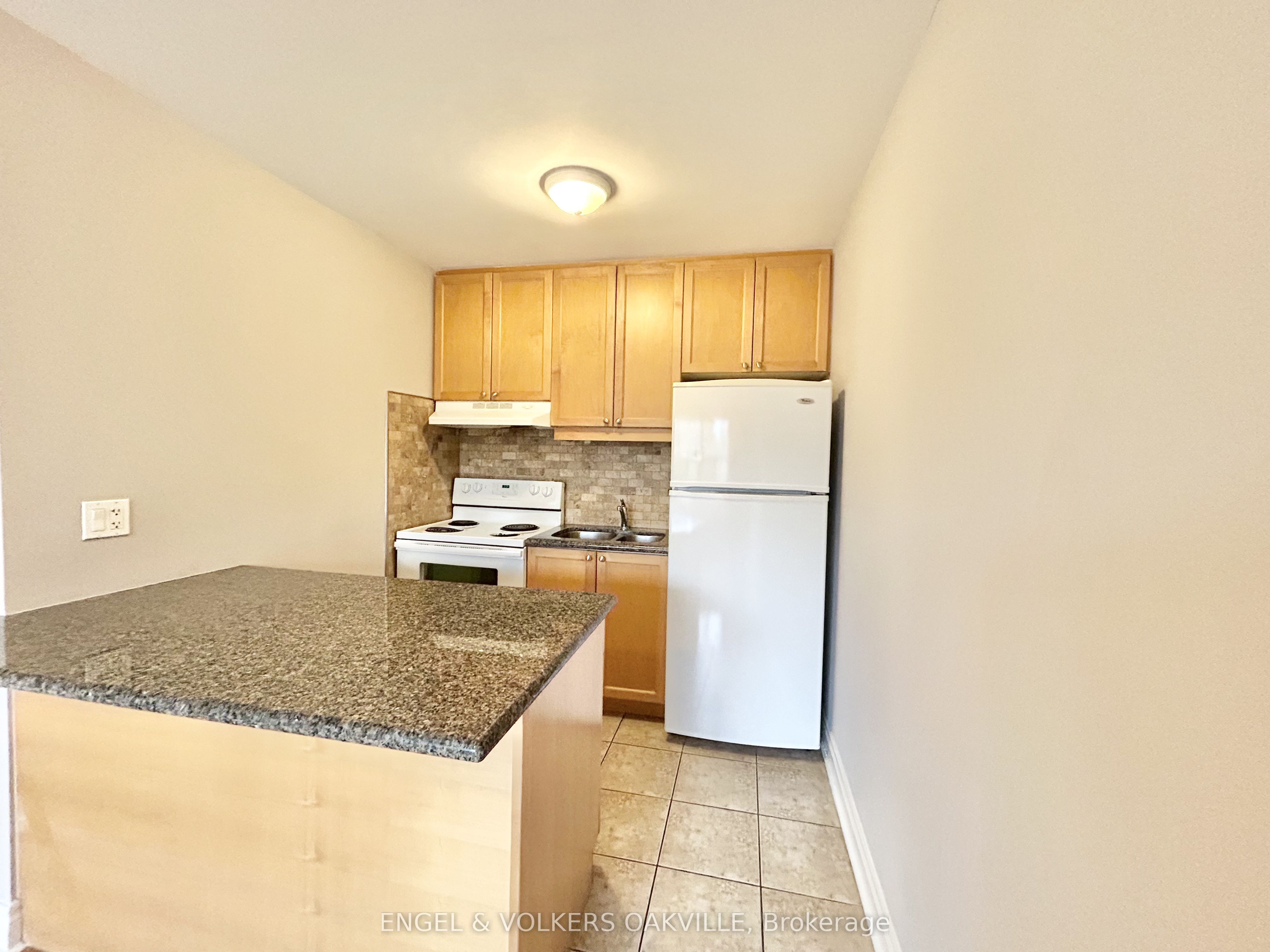 90 Twenty Fifth Street 8, Toronto, On M8v 3p9