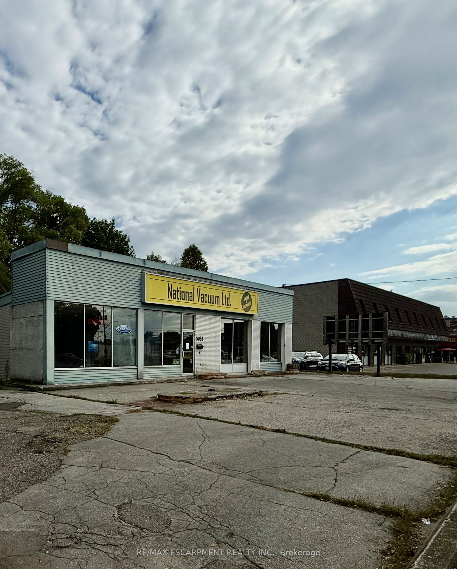 3052 New Street, Burlington, On L7n 1m5