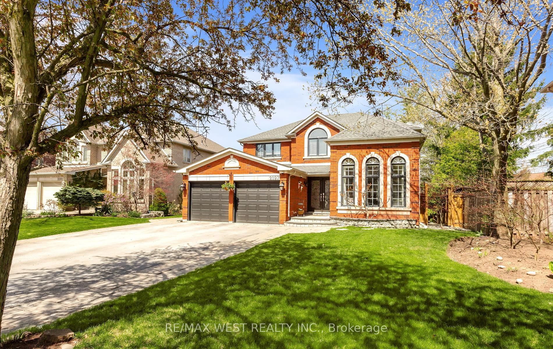 2197 Shaftesbury Court, Oakville, On L6h 6c6