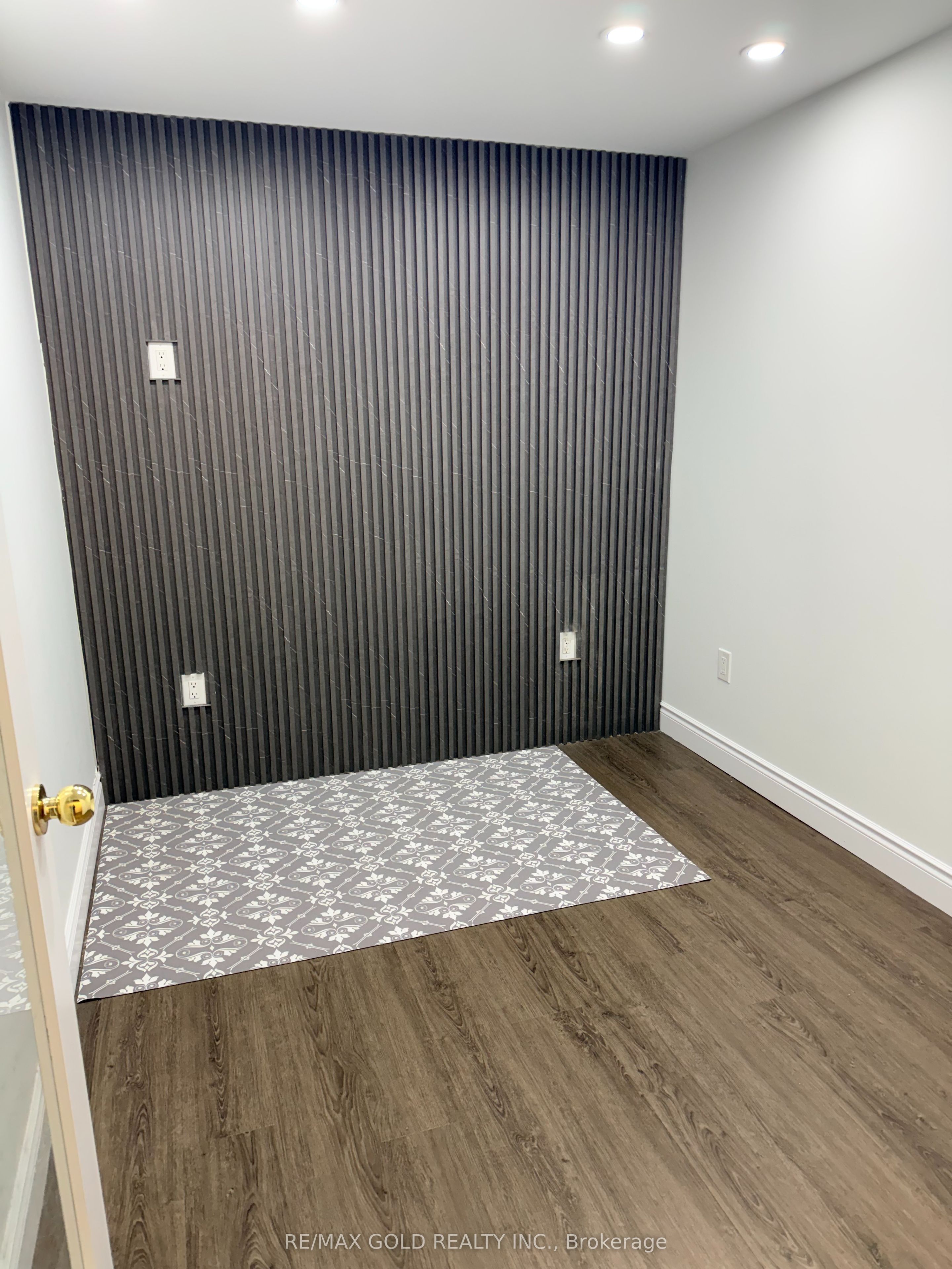735 Twain Avenue 8, Mississauga, On L5w 1x1