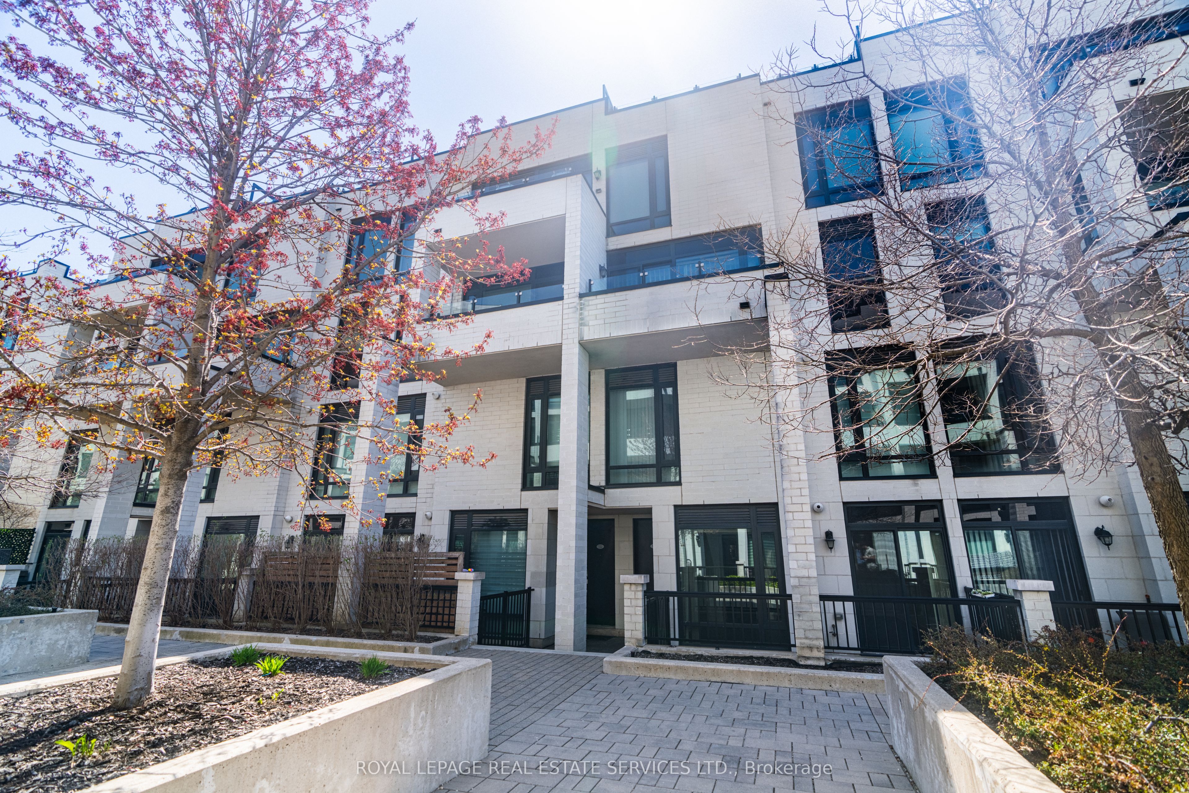 138 Widdicome Hill Boulevard 721, Toronto, On M9r 0a9