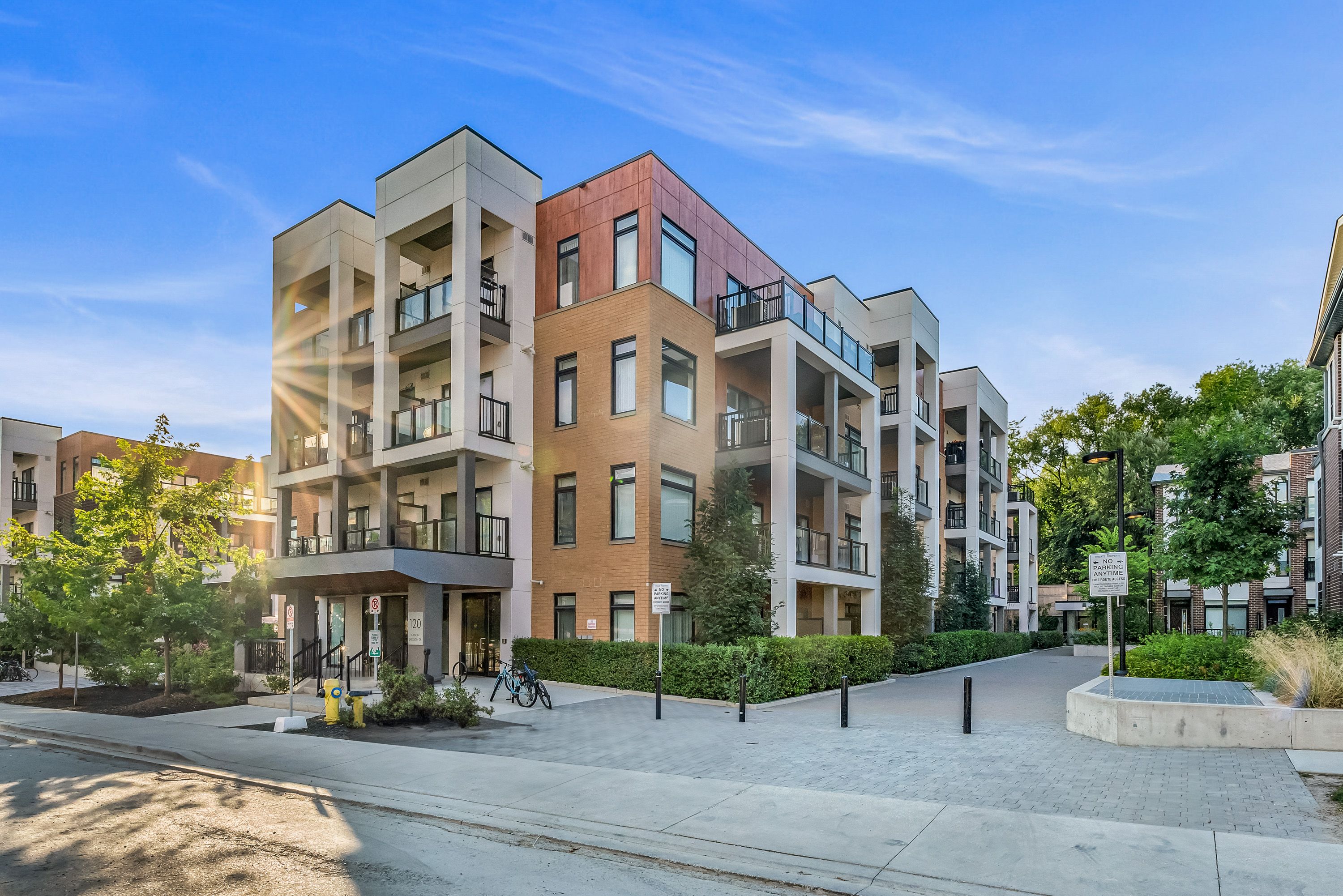 120 Canon Jackson Drive 406, Toronto, On M6m 0b8