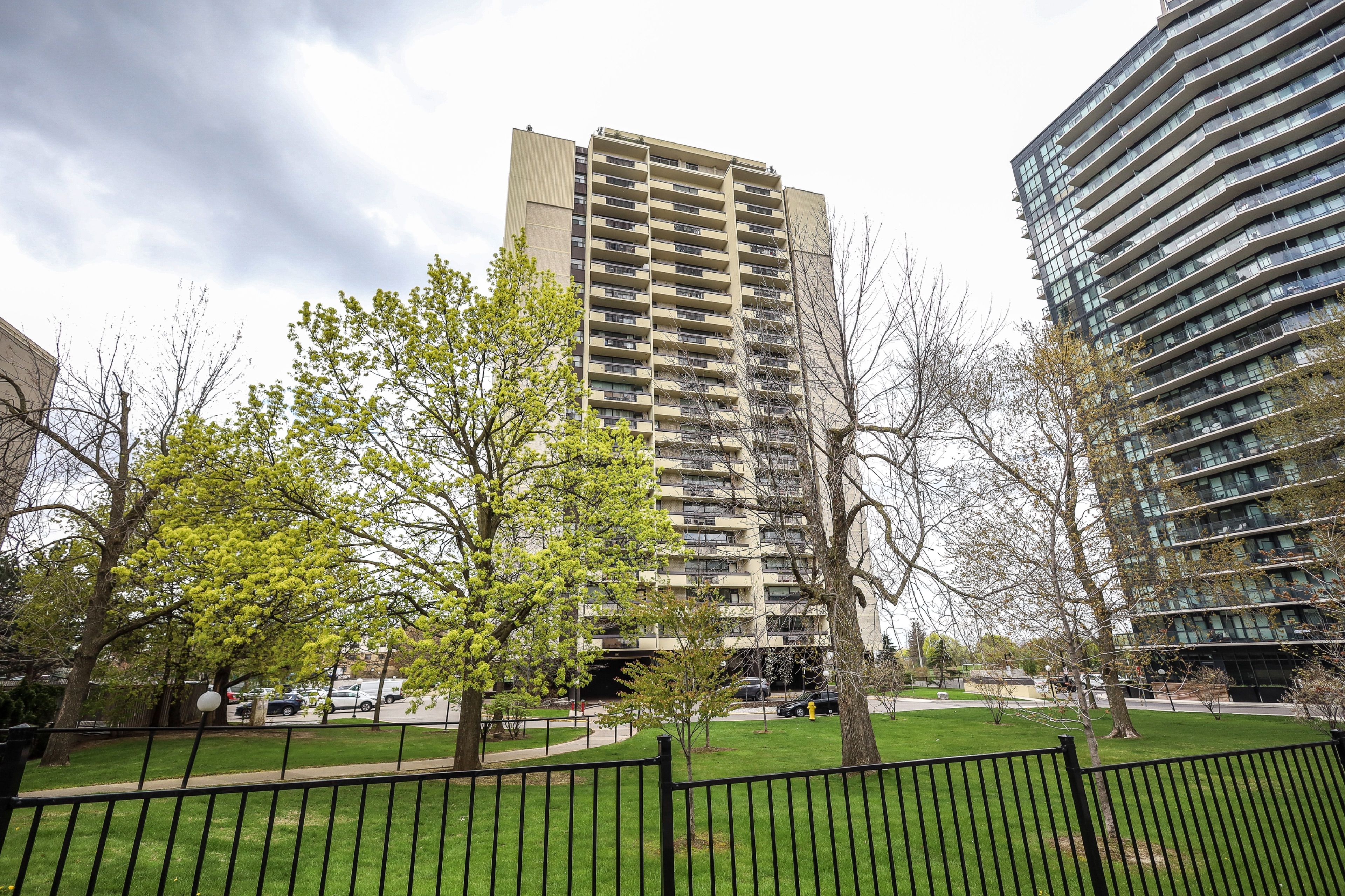 1455 Lawrence Avenue W 207, Toronto, On M6l 1b1
