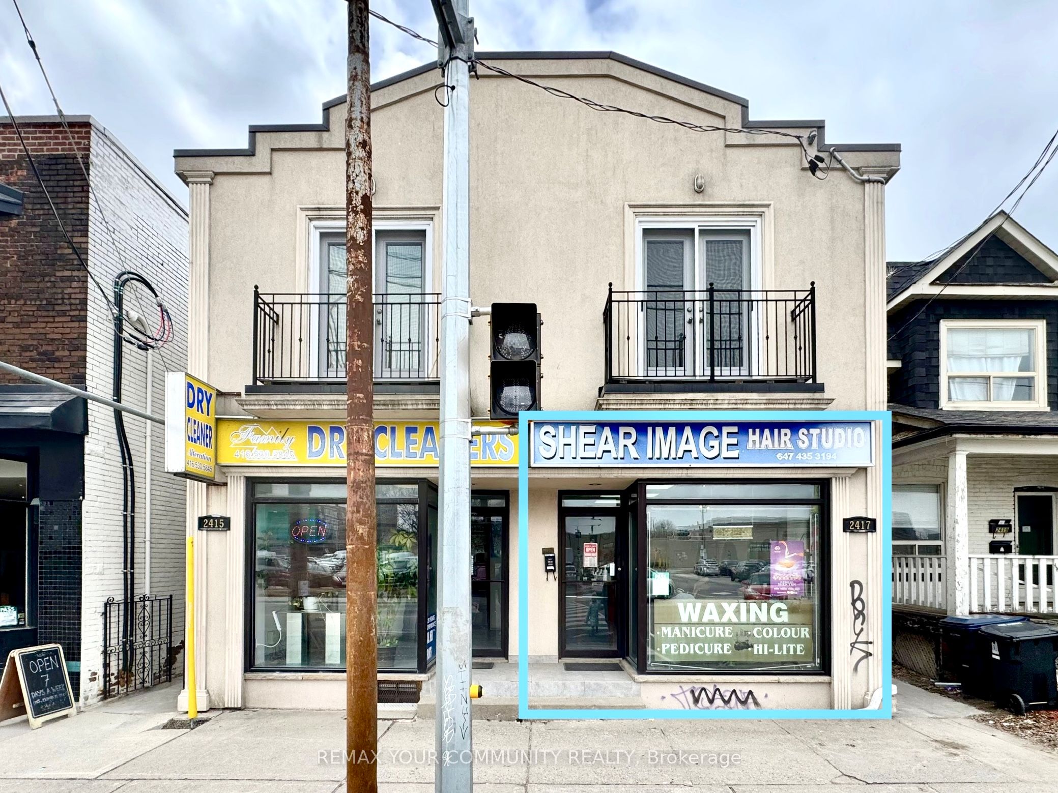 2417 Dundas Street W Main, Toronto, On M6p 1x3