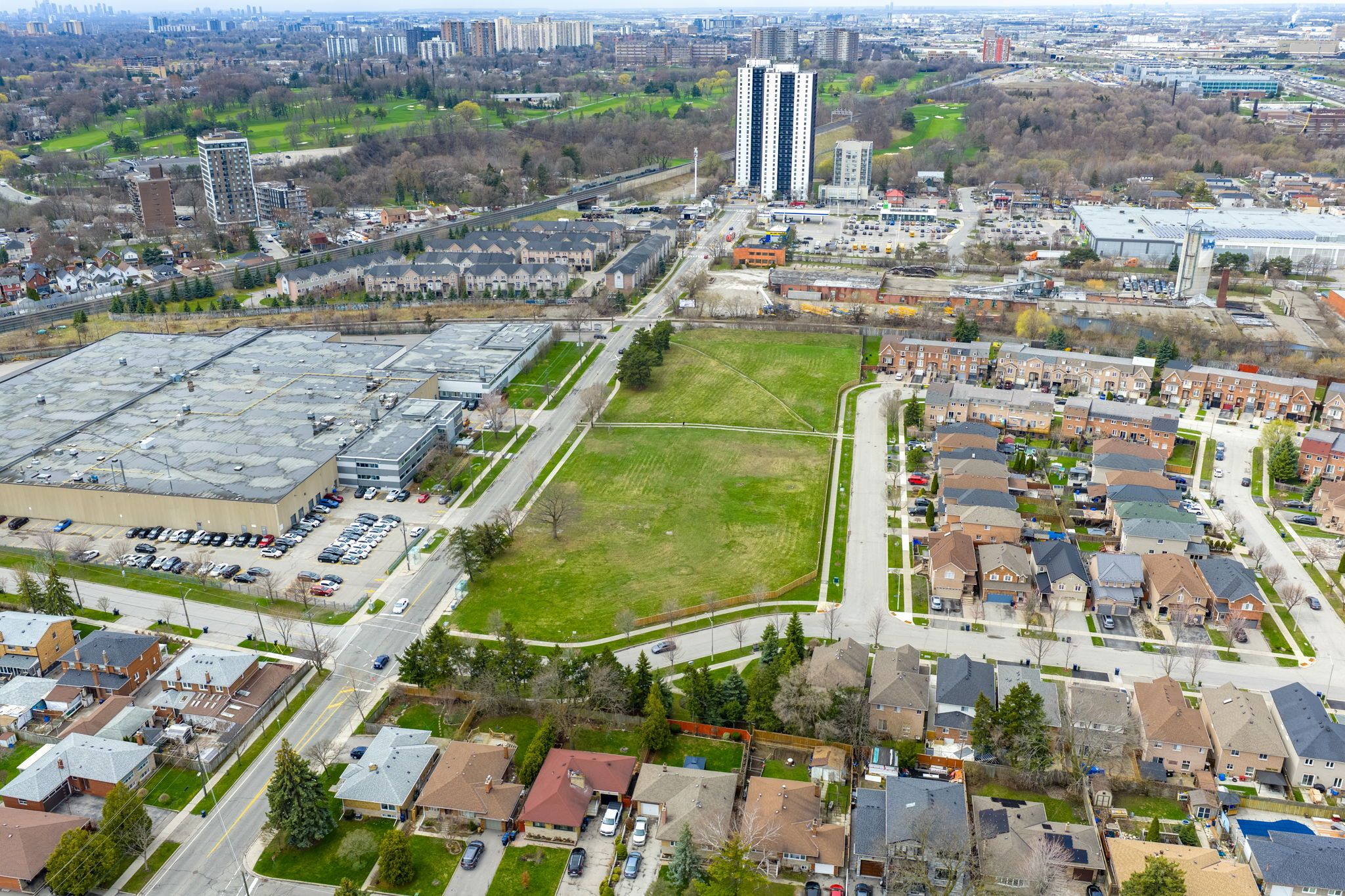 50-60 Oak Street, Toronto, On M9n 1a1