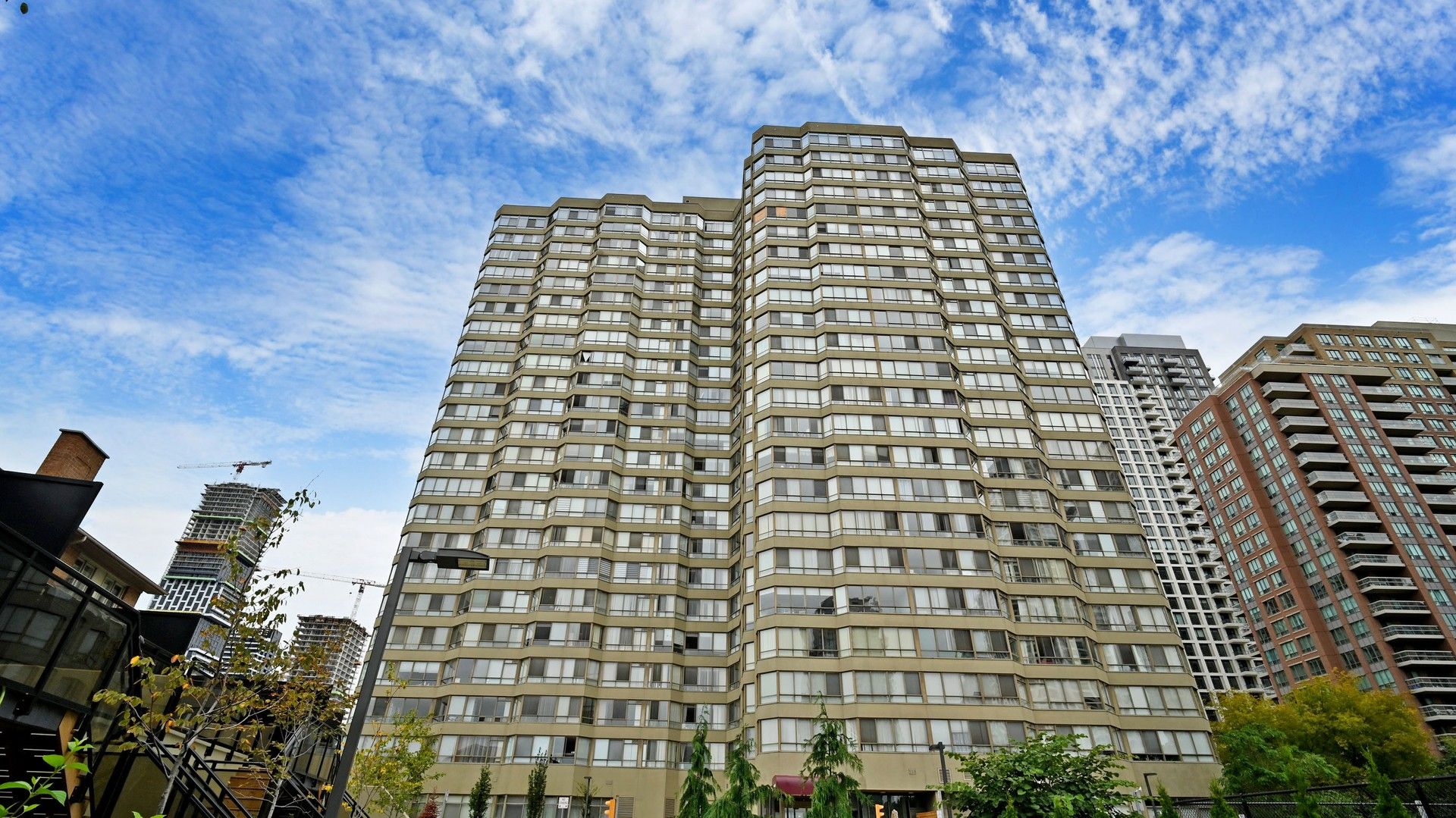 3605 Kariya Drive 1504, Mississauga, On L5b 3j4