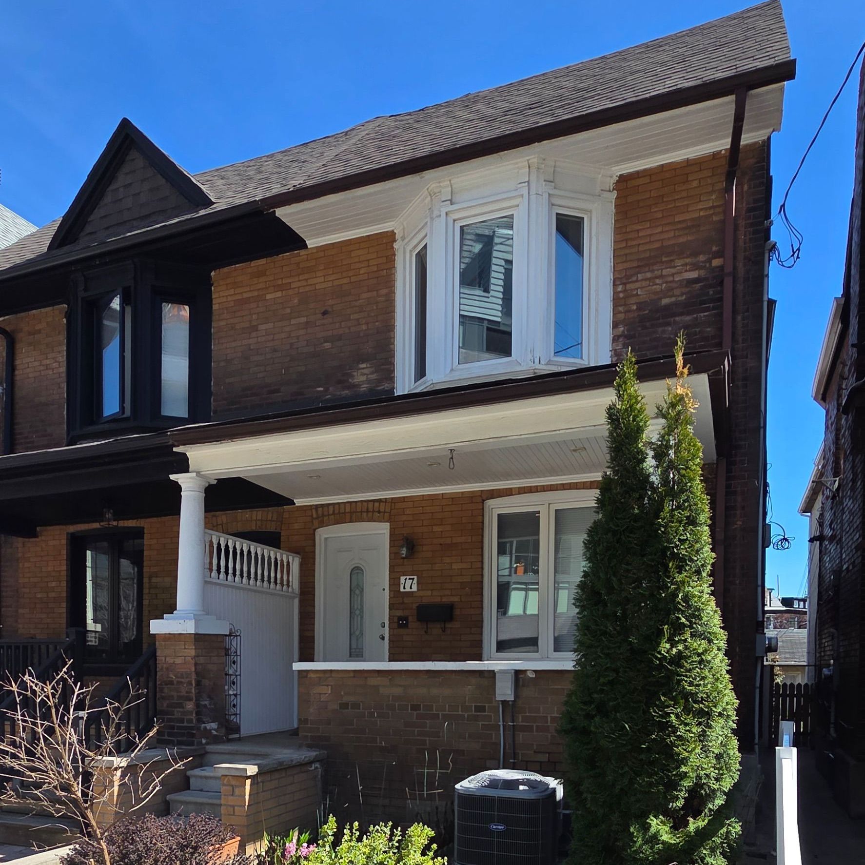17 Howard Park Avenue, Toronto, On M6r 1v3