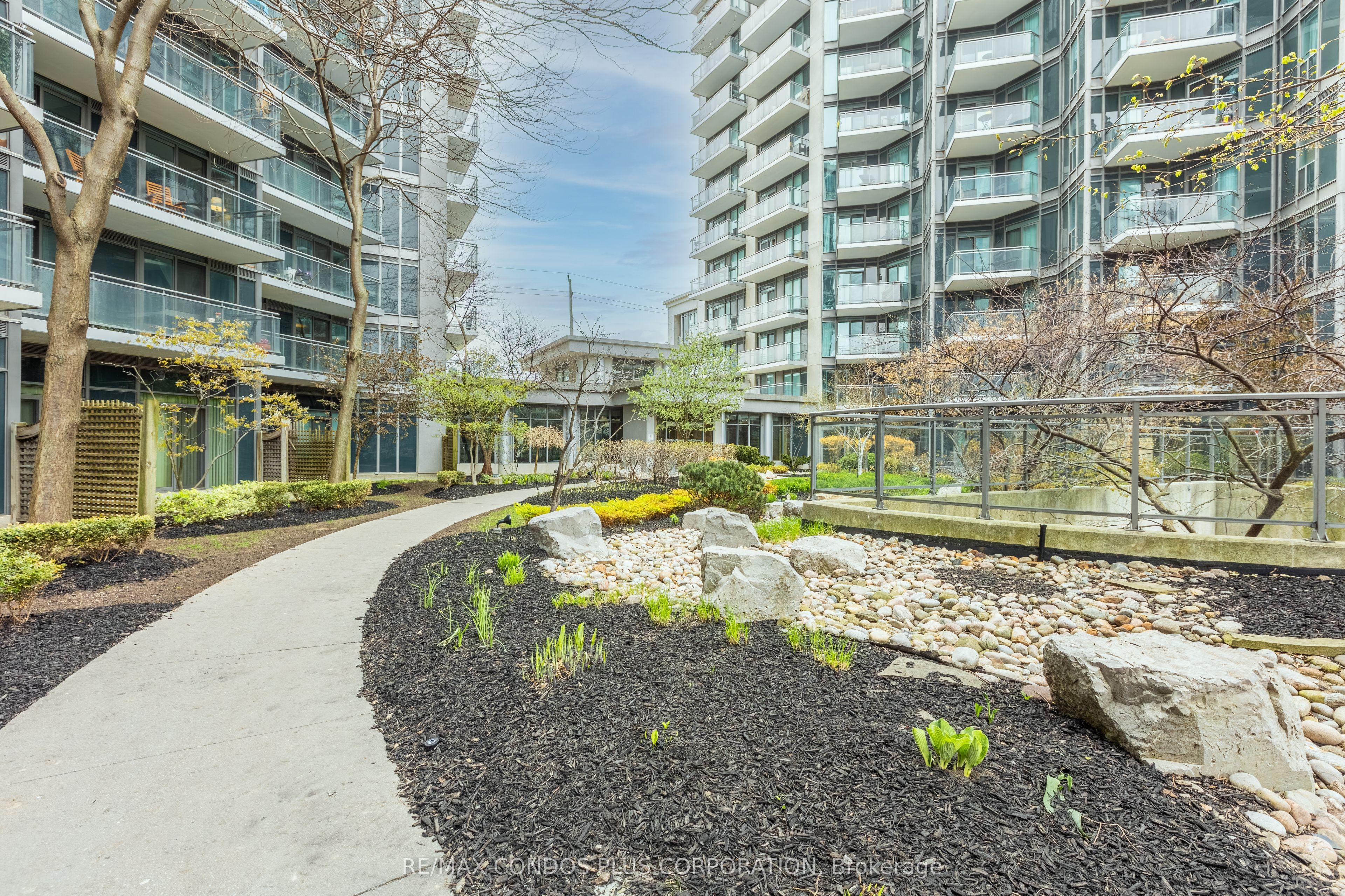 2119 Lake Shore Boulevard W 317, Toronto, On M8v 4e8