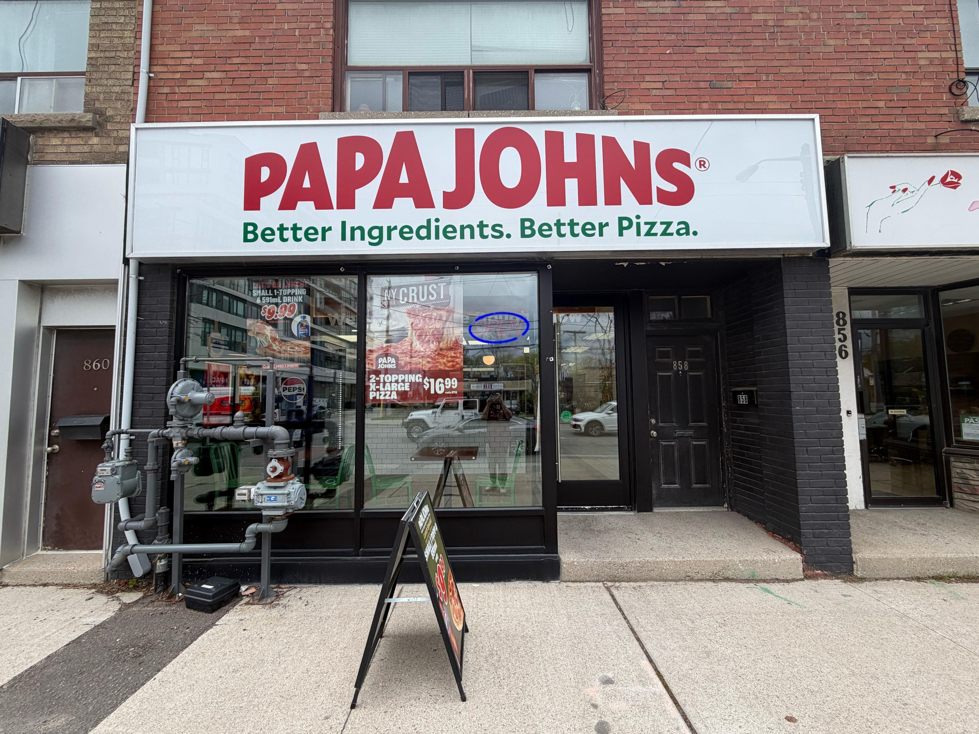 858 The Queensway, Toronto, On M8z 1n7