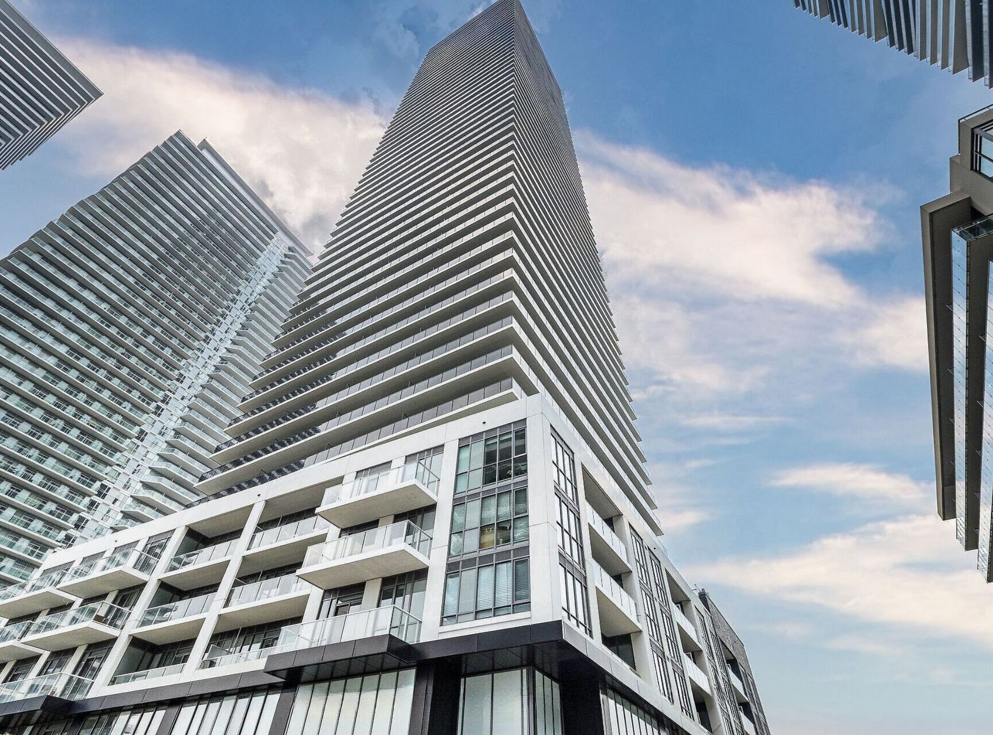 70 Annie Craig Drive Th104, Toronto, On M8v 0c4