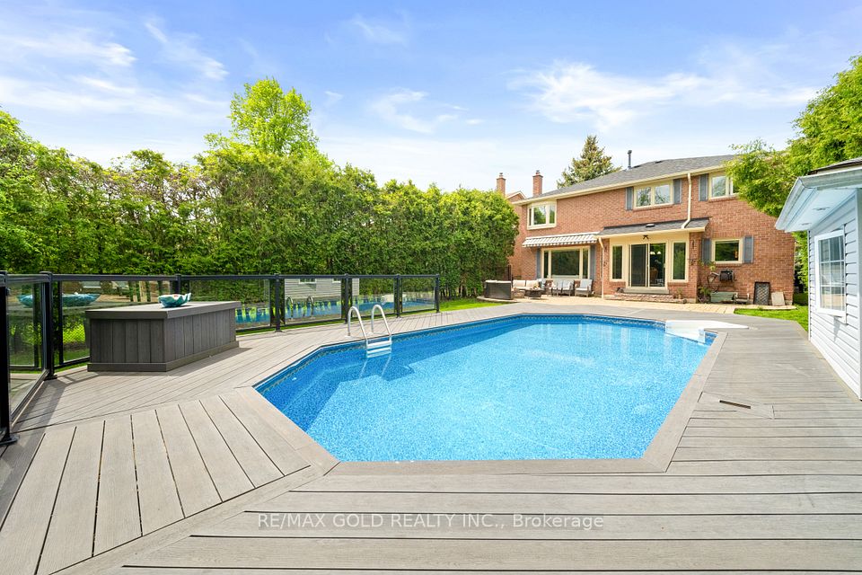 122 Barr Crescent, Brampton, On L6z 3c8