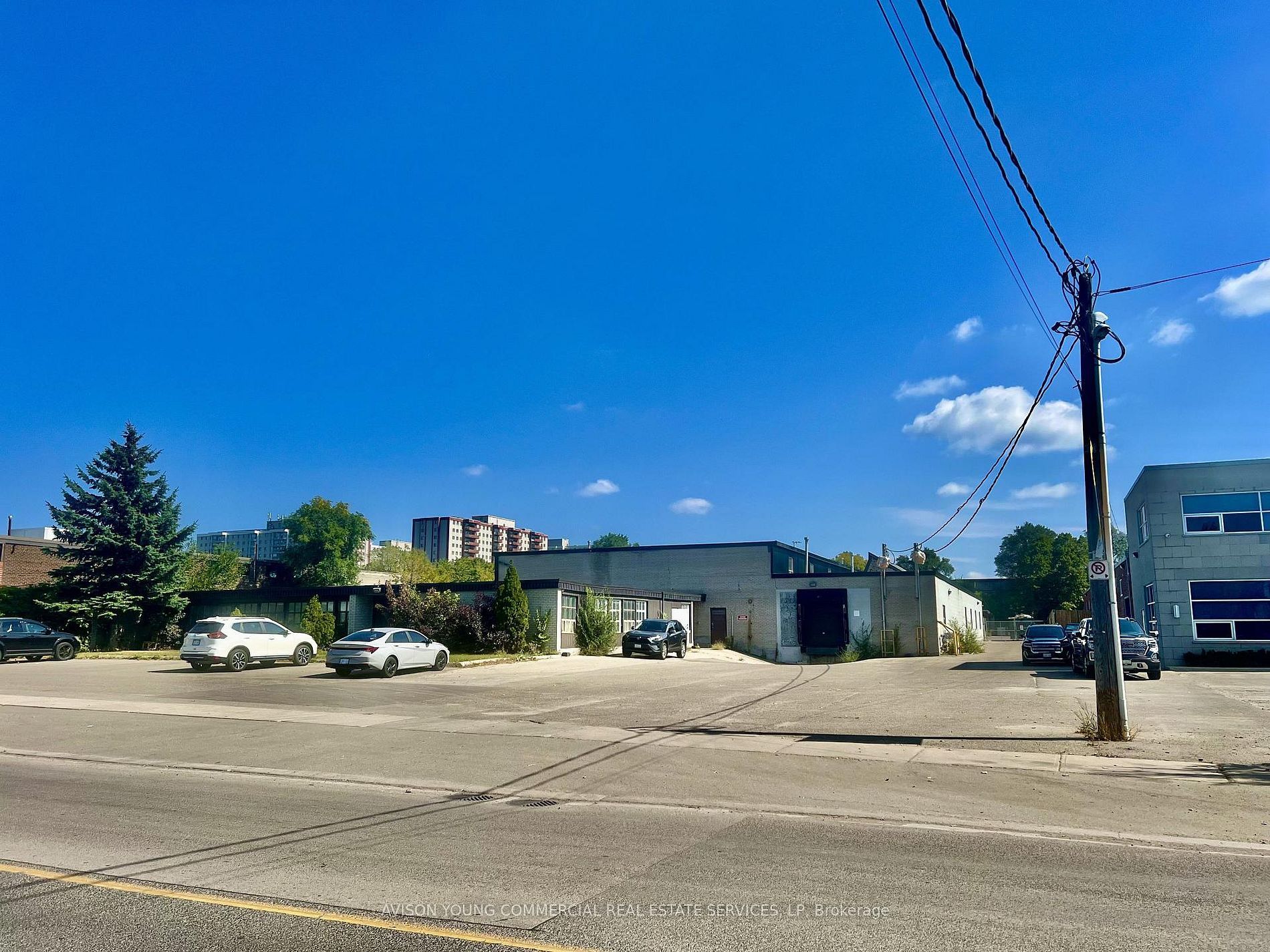 5 Sheffield Street, Toronto, On M6m 3e5