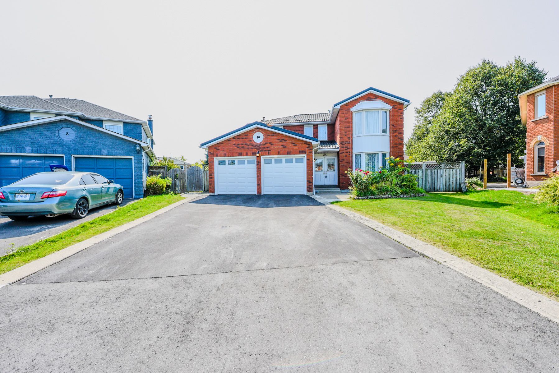 10 St Mark Place, Brampton, On L6x 3w5