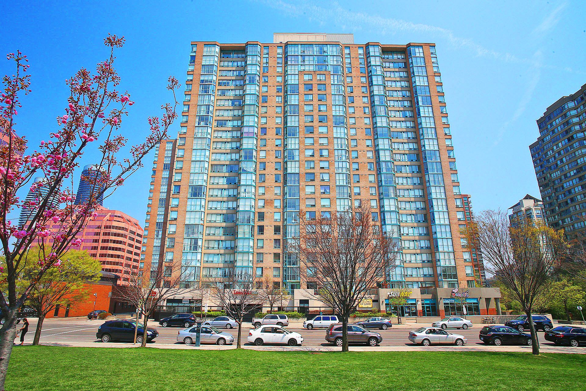 285 Enfield Place 1901, Mississauga, On L5b 3y6