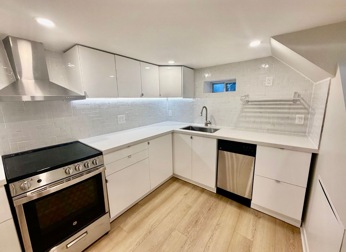 10 Vimy Avenue Bsmt, Toronto, On M9n 2w2
