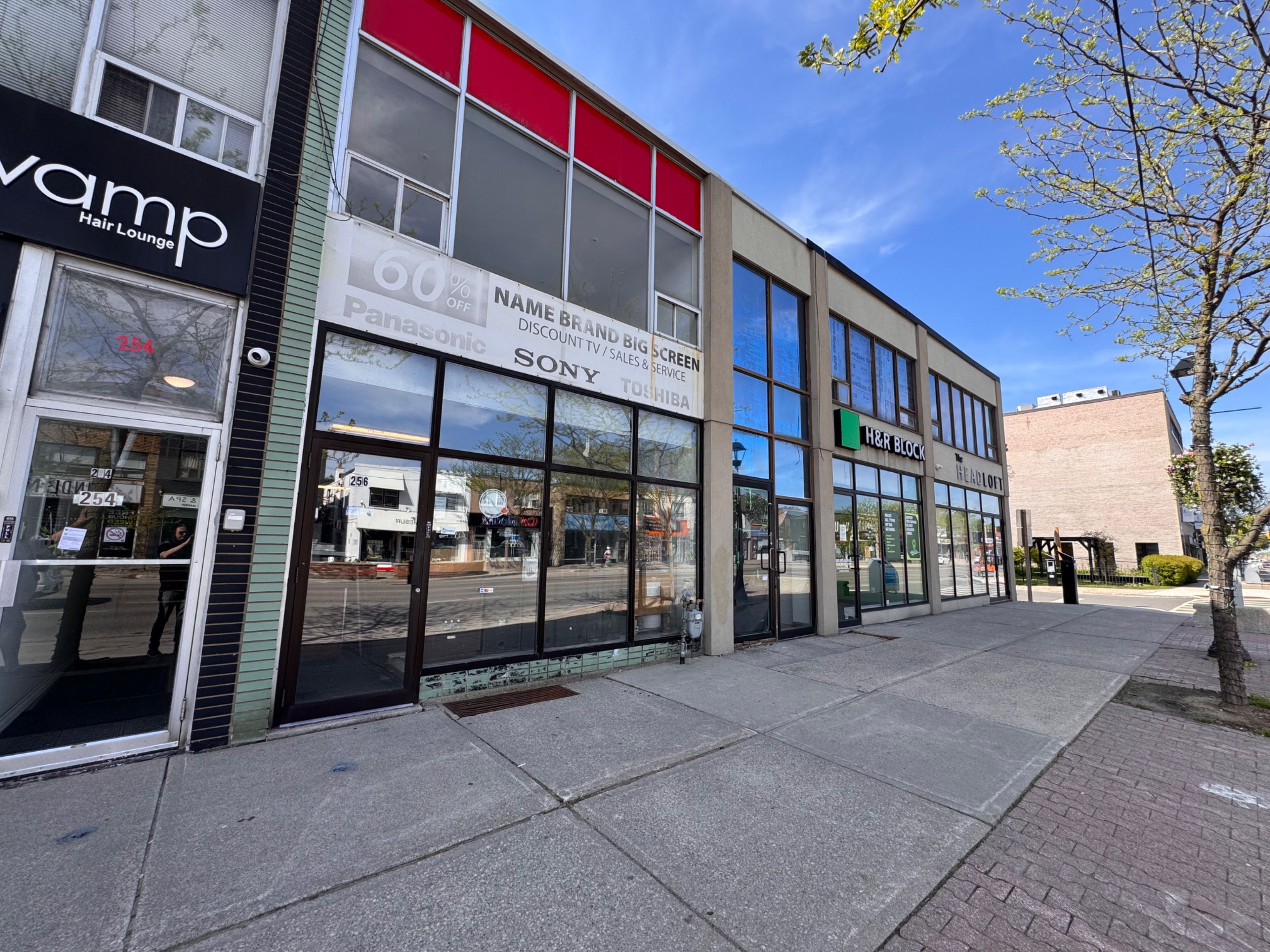 256 Lakeshore Road E 1, Mississauga, On L5g 1g9