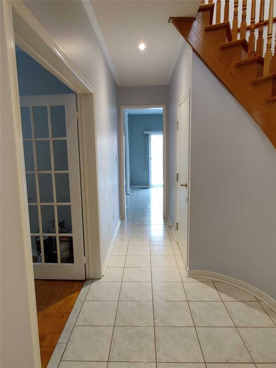 673 Bristol Road W, Mississauga, On L5r 3s3