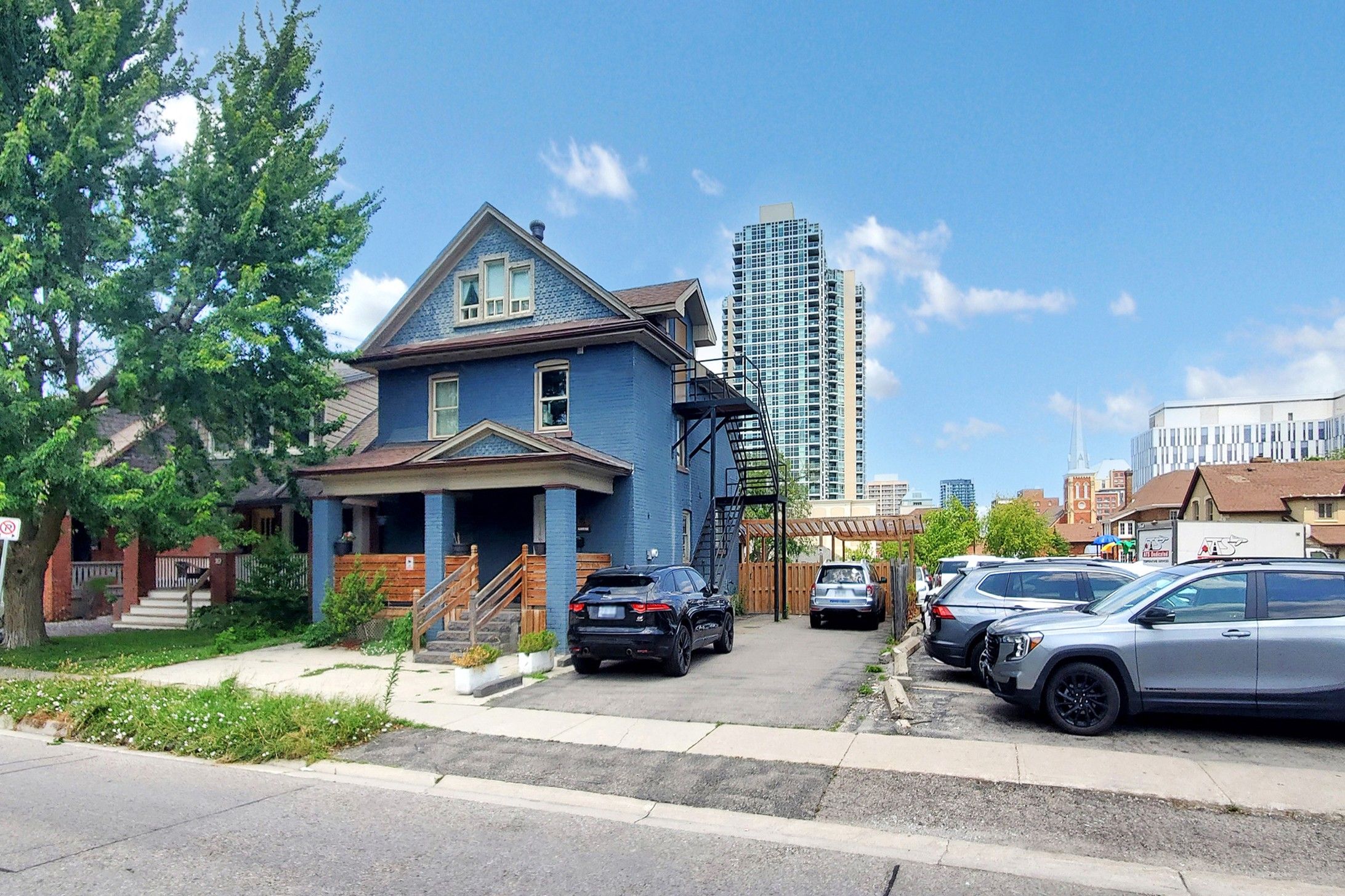 8 Mill Street N, Brampton, On L6x 1s6