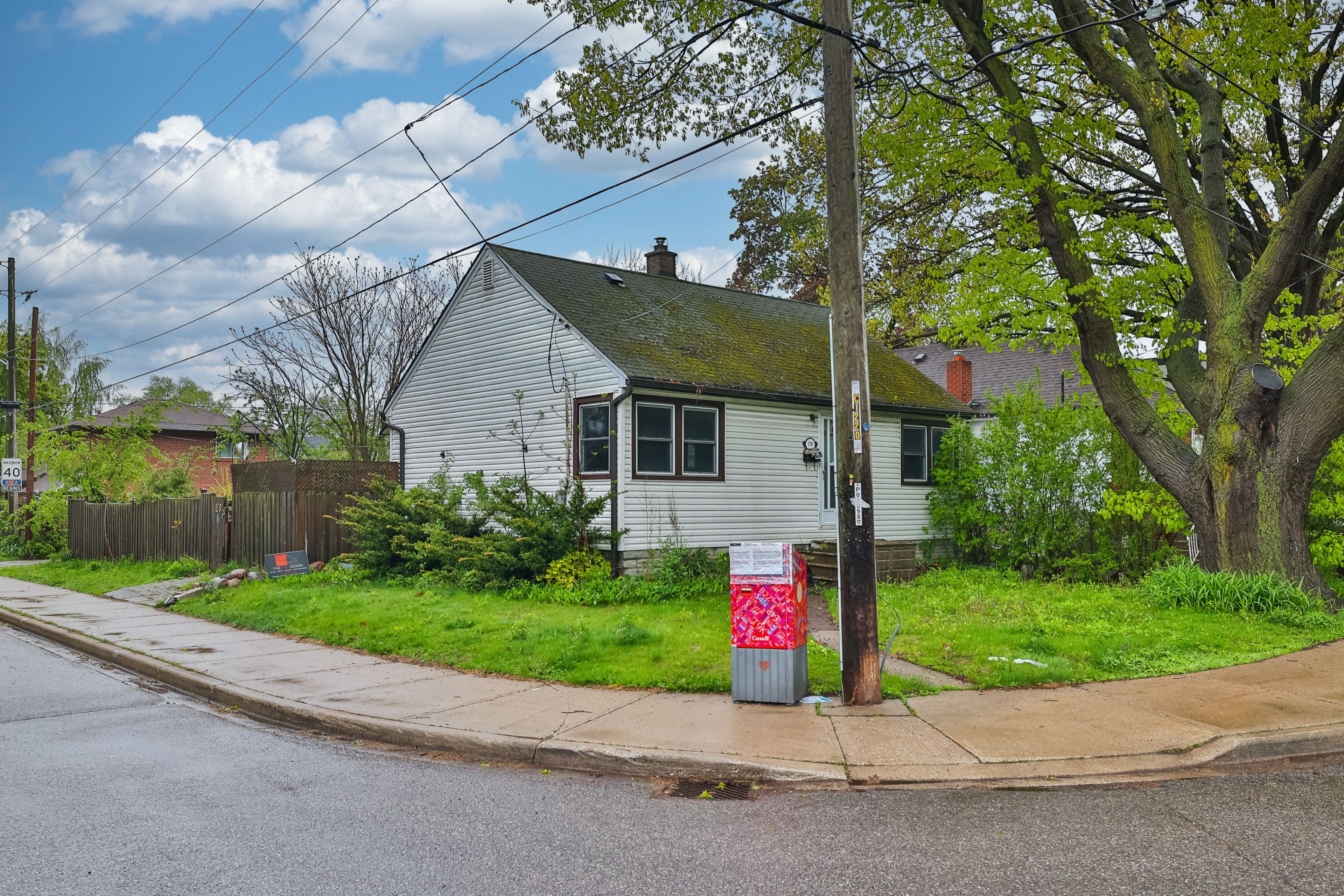 178 Angelene Street, Mississauga, On L5g 1x2